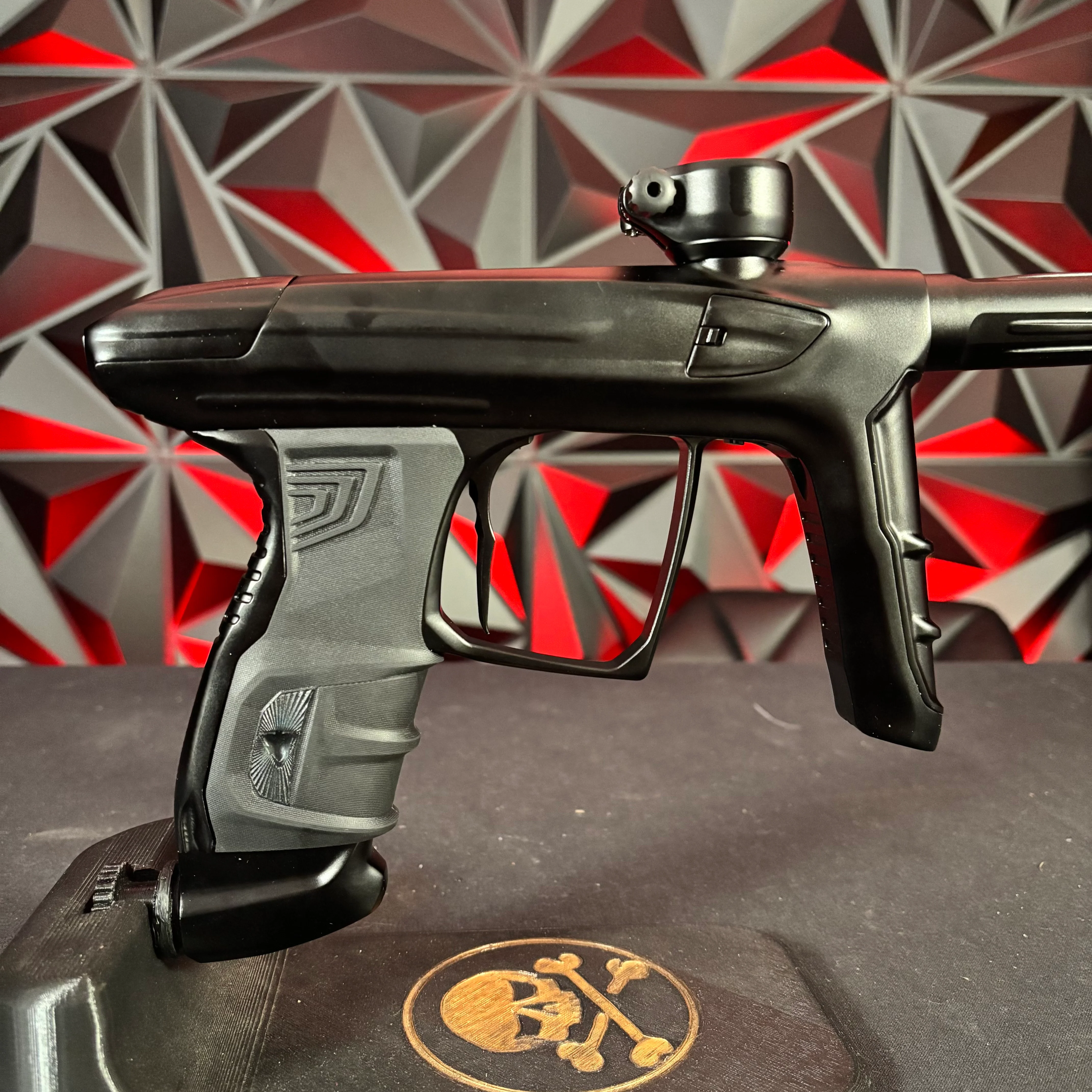 Used DLX Luxe IDOL Paintball Gun - Dust Black - Image 2