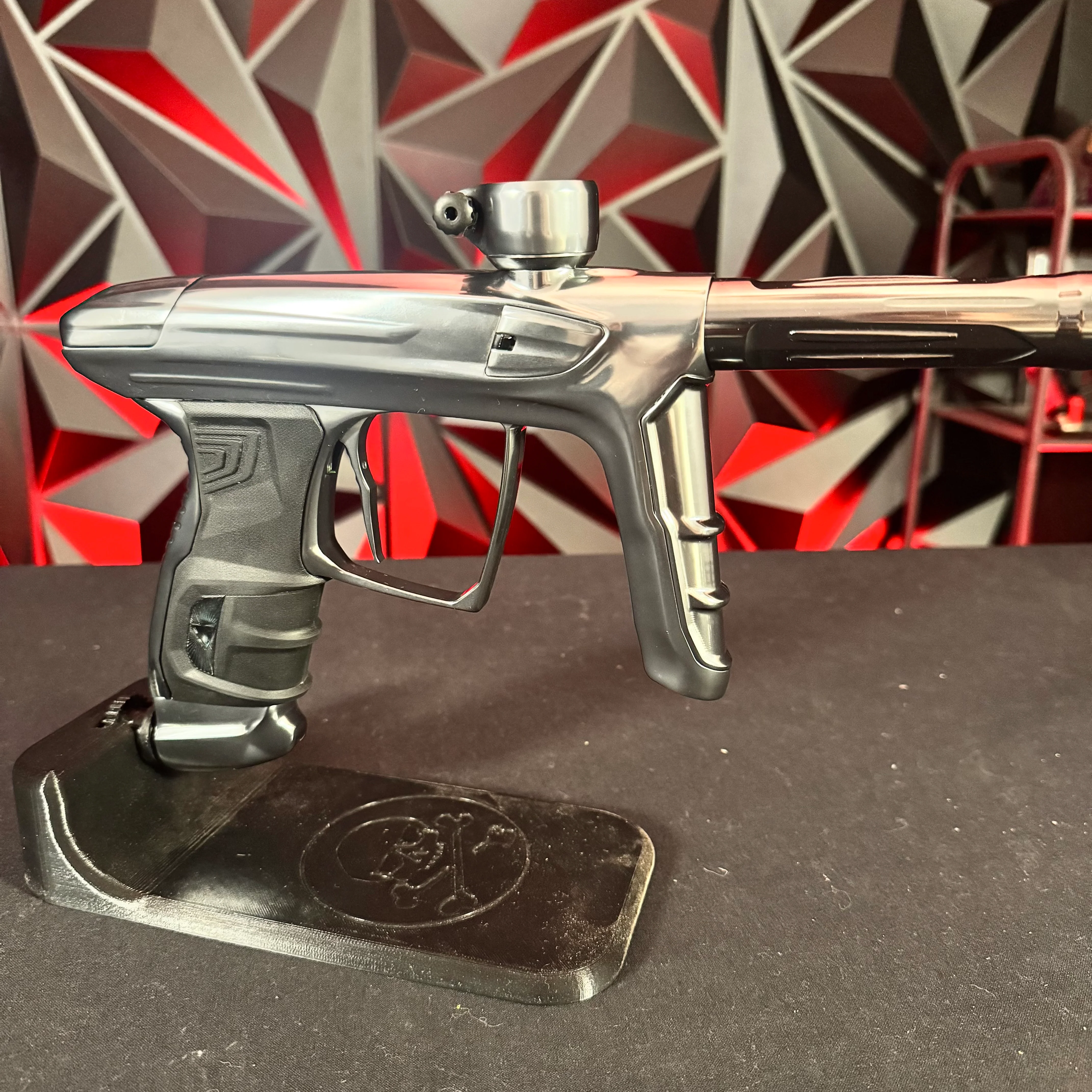 Used DLX Luxe IDOL Paintball Gun - Polished Pewter - Image 4