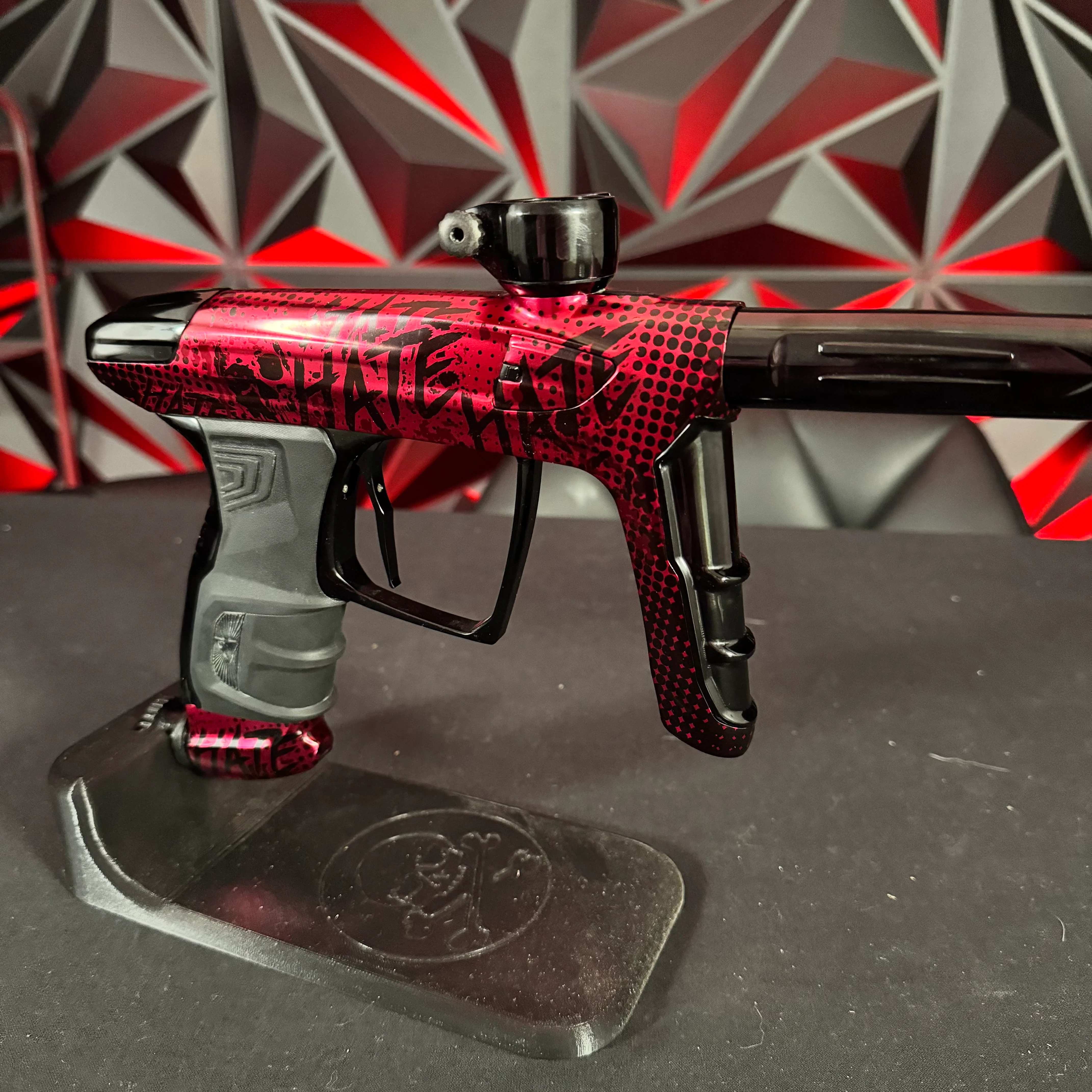 Used DLX Luxe IDOL Paintball Gun - Polished Red/Polished Black Limited Edition HATE - Image 4