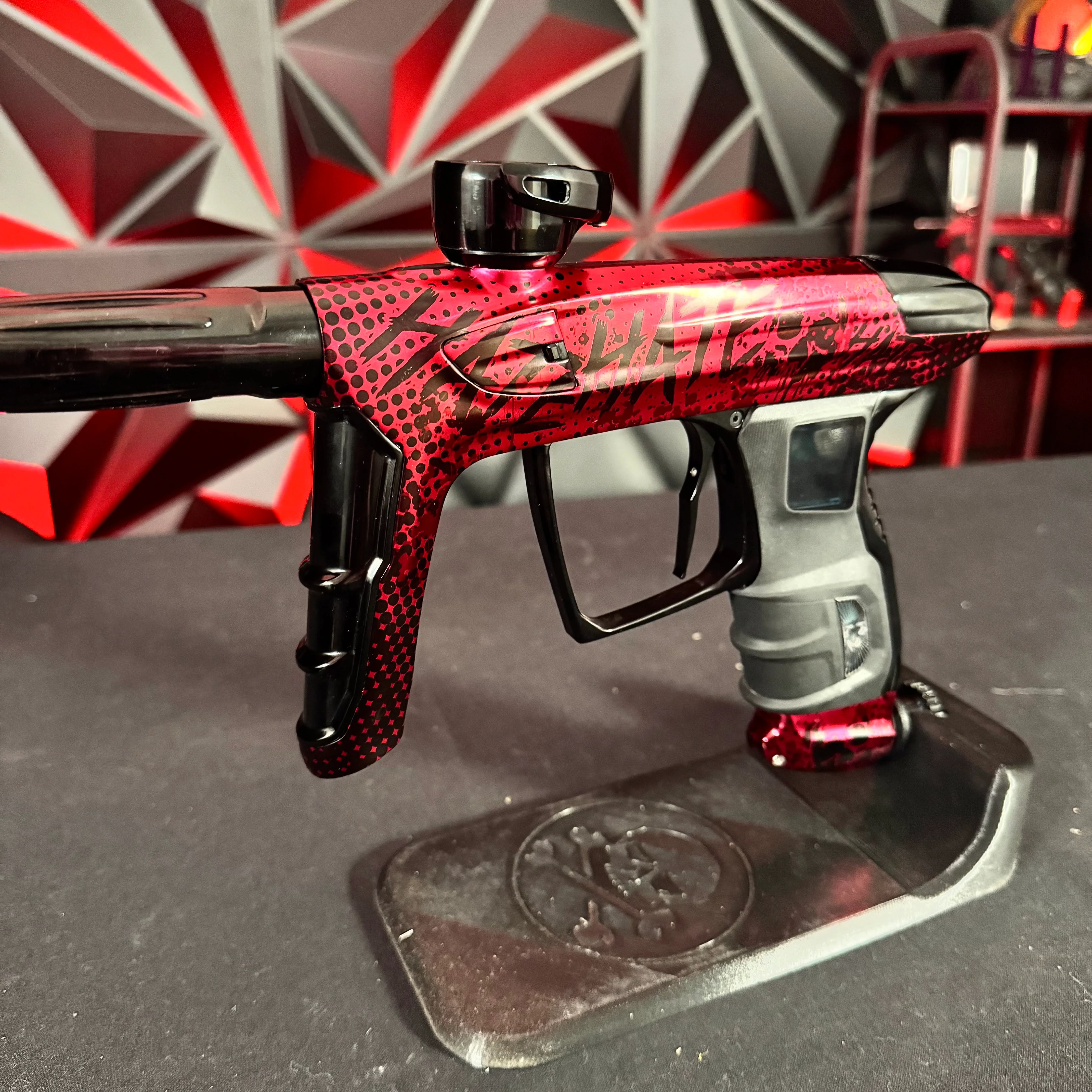 Used DLX Luxe IDOL Paintball Gun - Polished Red/Polished Black Limited Edition HATE - Image 5