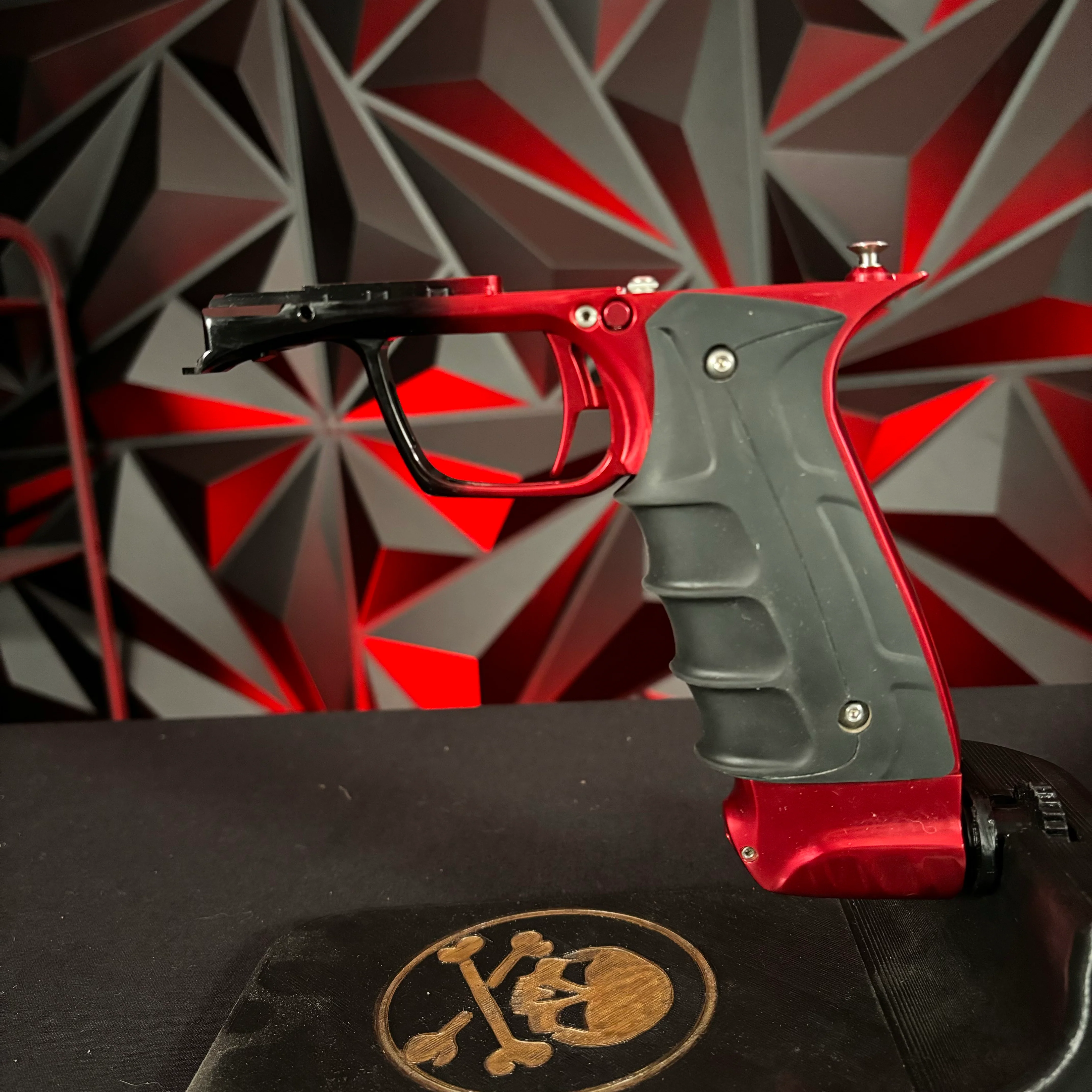 Used DLX Luxe "Project" TM40 Paintball Gun - Red/Black Fade w/Matching Mech Frame - Image 10