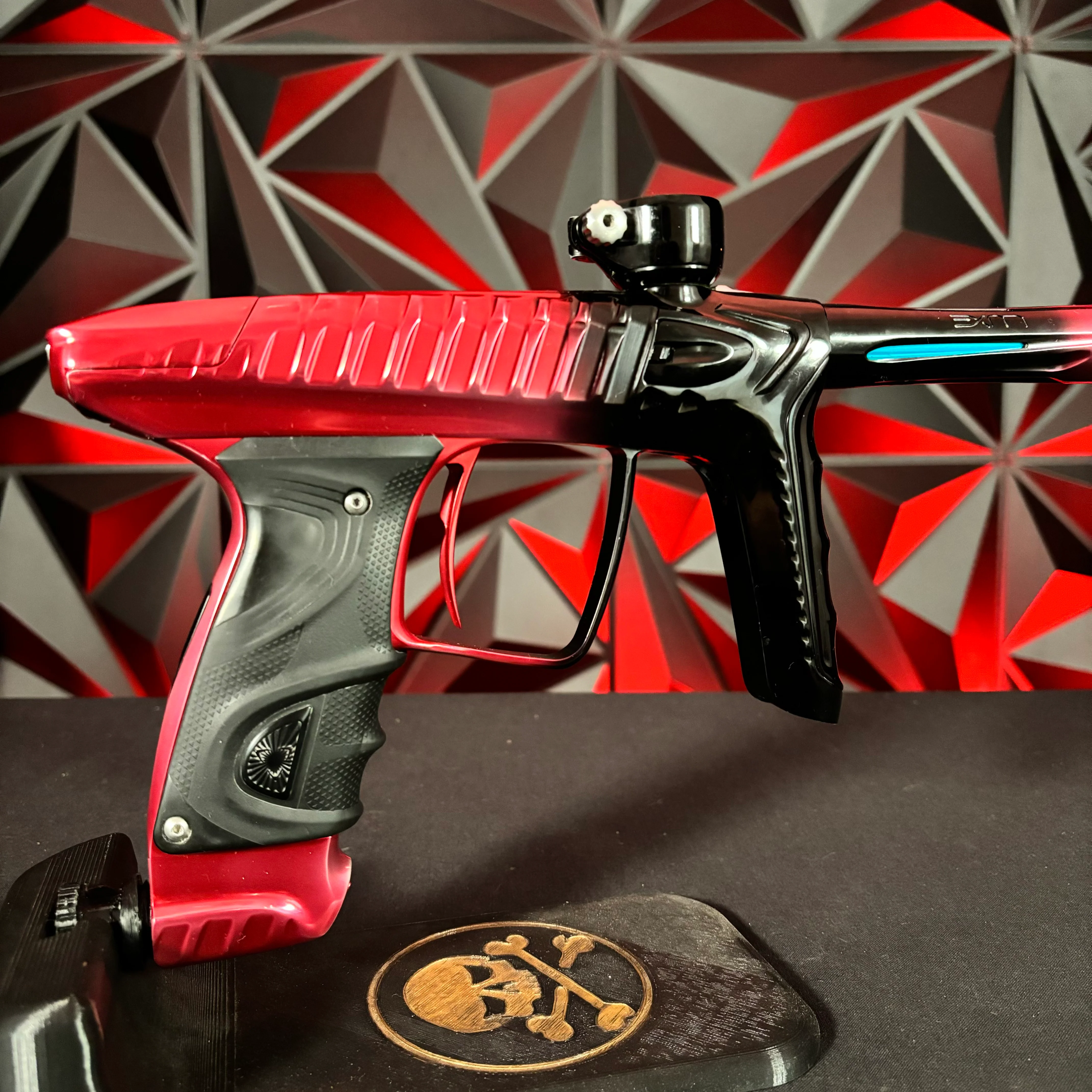 Used DLX Luxe "Project" TM40 Paintball Gun - Red/Black Fade w/Matching Mech Frame - Image 2