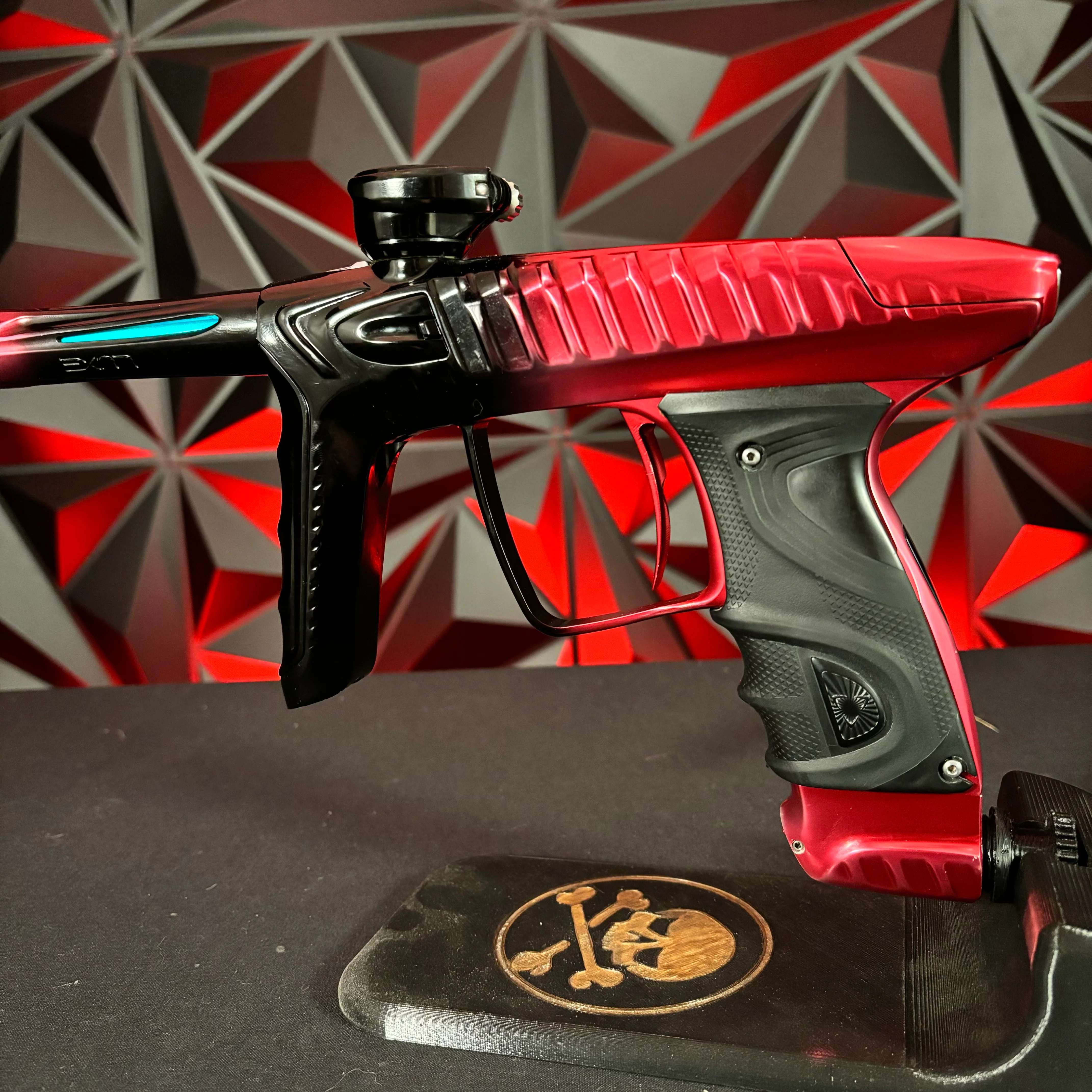 Used DLX Luxe "Project" TM40 Paintball Gun - Red/Black Fade w/Matching Mech Frame - Image 3