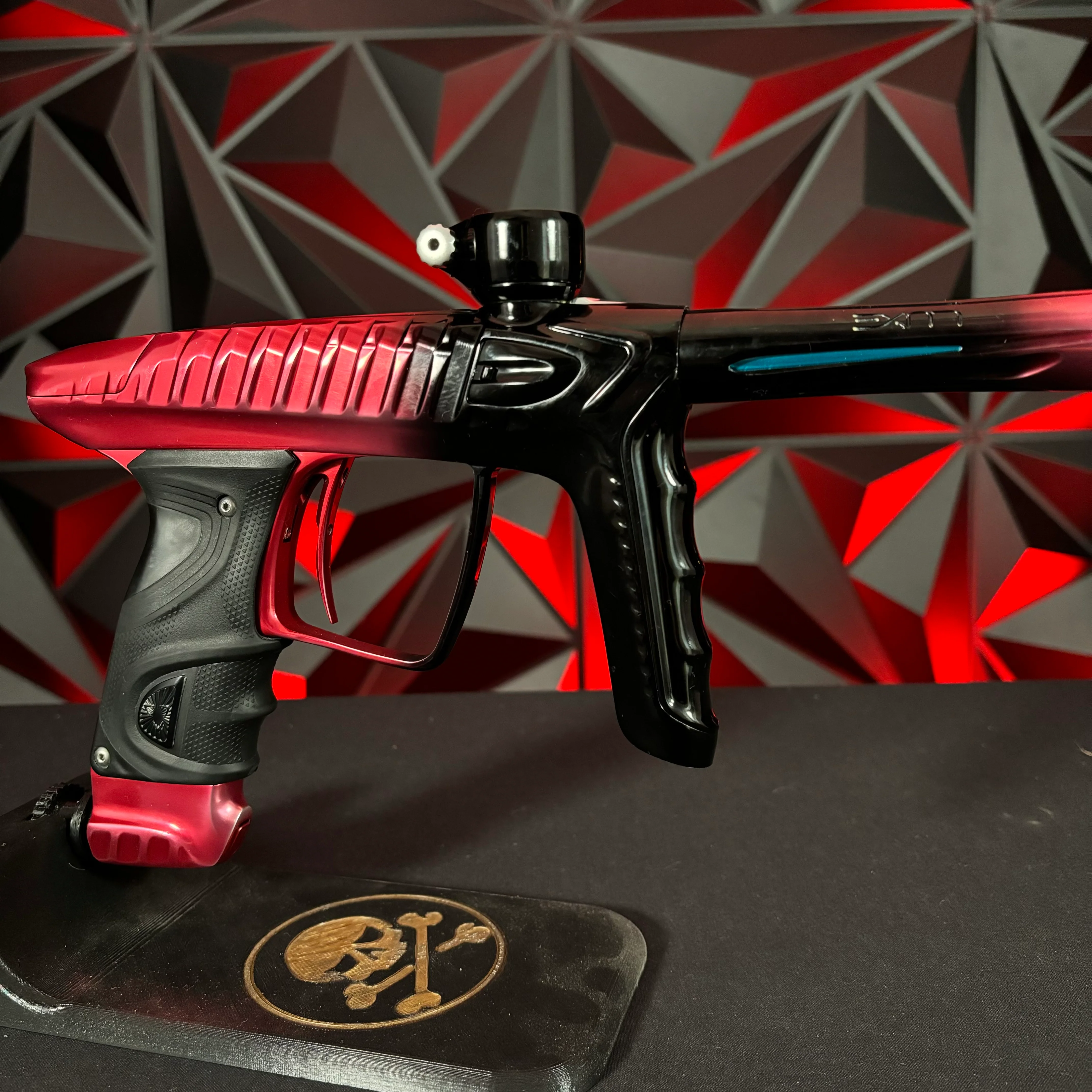 Used DLX Luxe "Project" TM40 Paintball Gun - Red/Black Fade w/Matching Mech Frame - Image 4