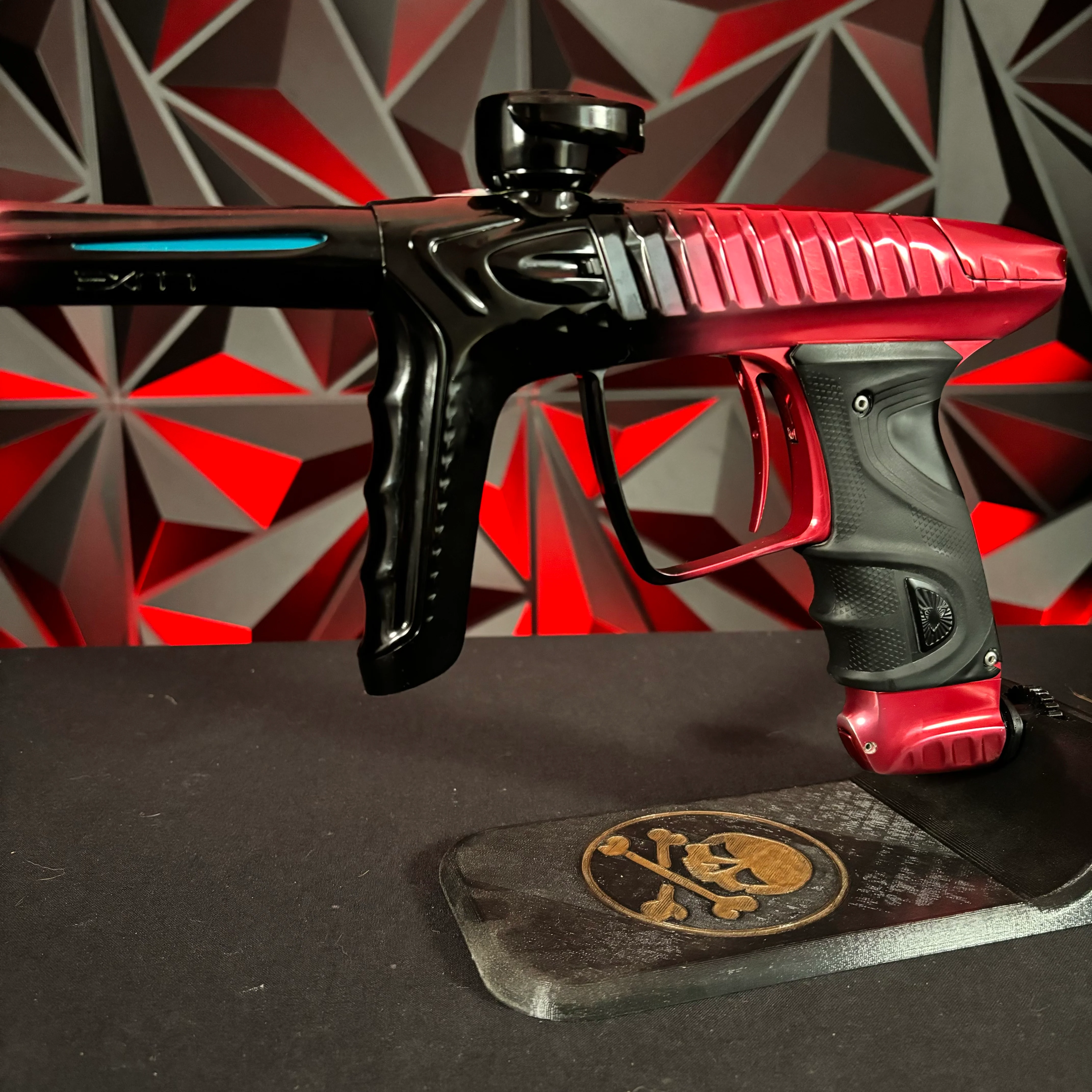 Used DLX Luxe "Project" TM40 Paintball Gun - Red/Black Fade w/Matching Mech Frame - Image 5