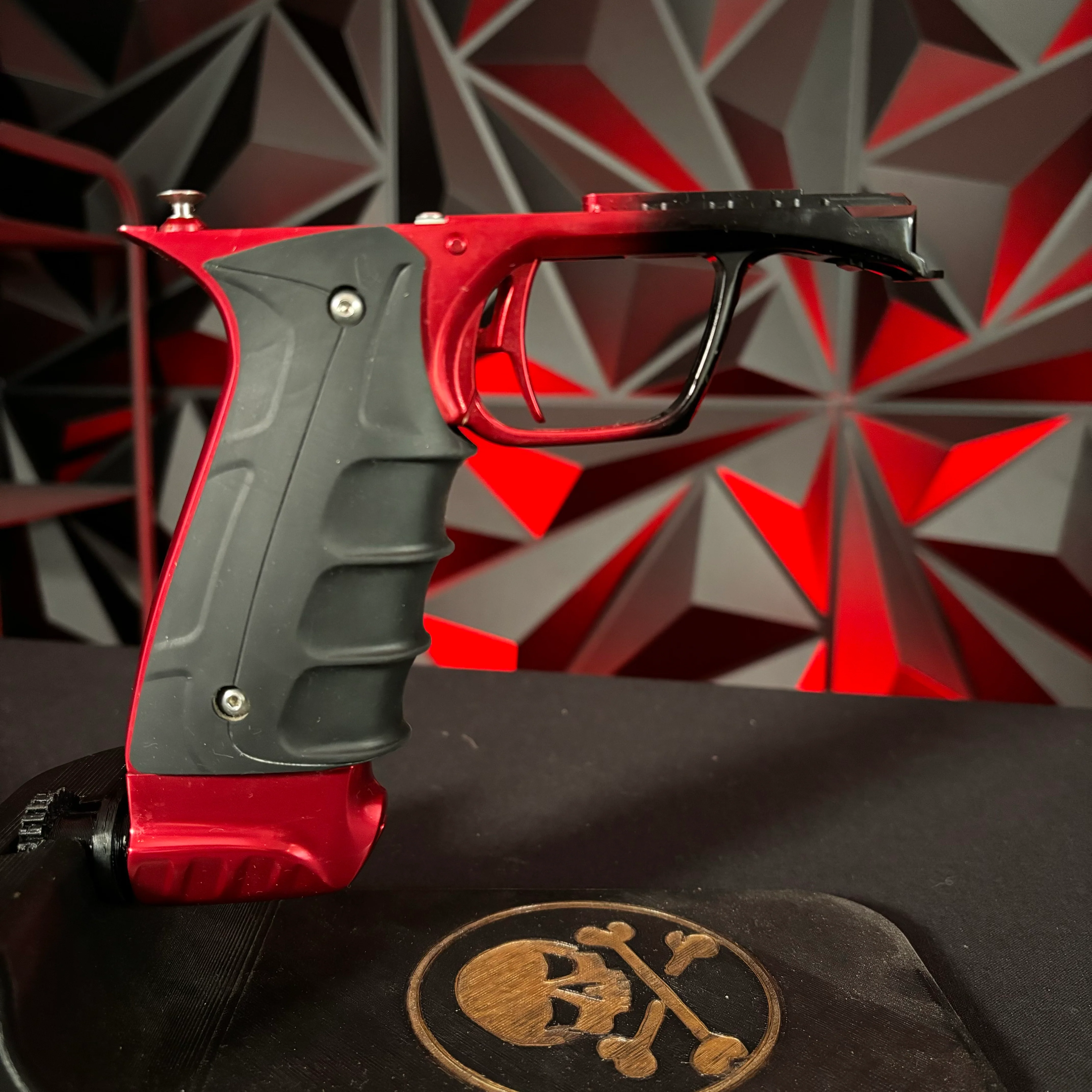 Used DLX Luxe "Project" TM40 Paintball Gun - Red/Black Fade w/Matching Mech Frame - Image 9