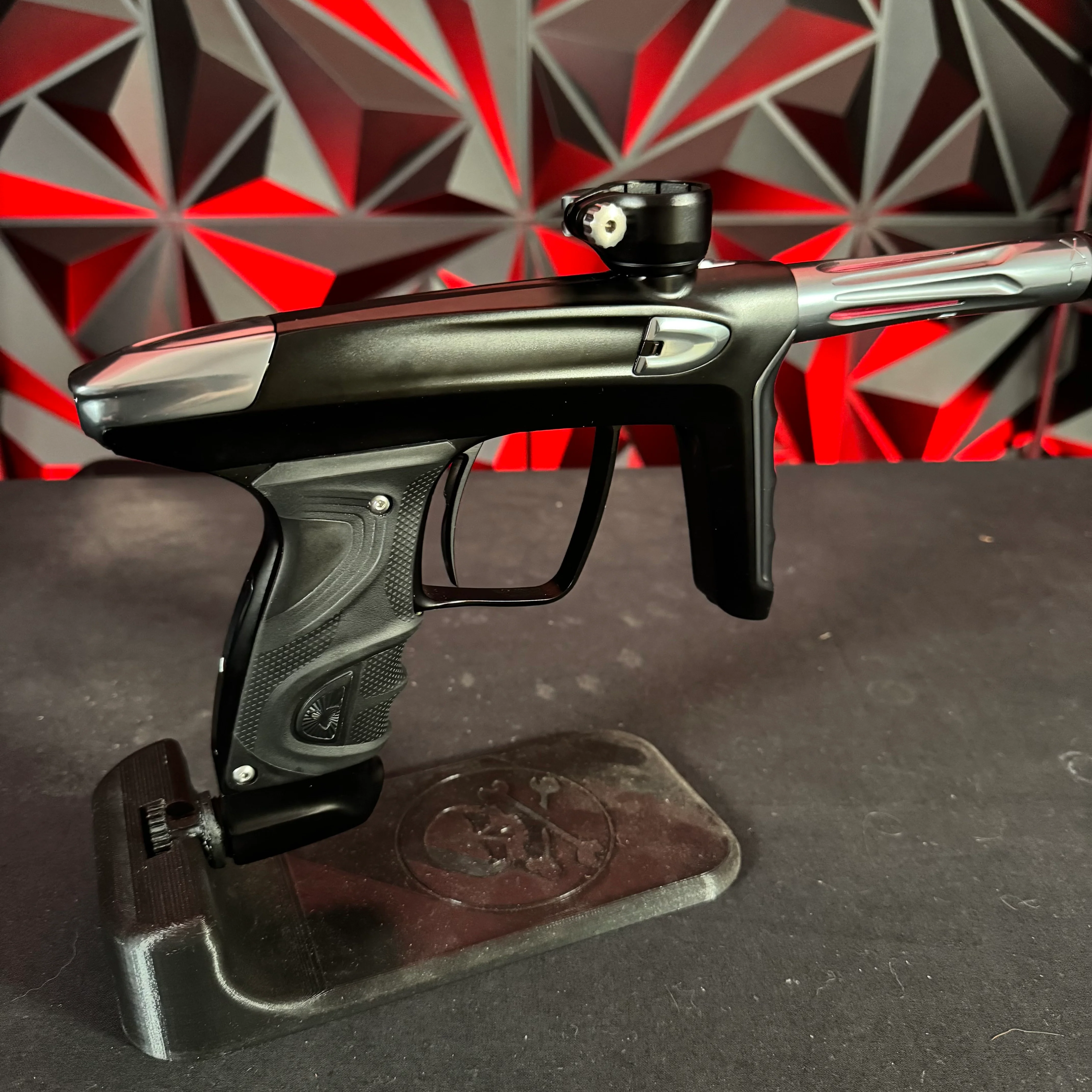 Used DLX Luxe TM40 Paintball Gun - Black/Pewter - Image 2