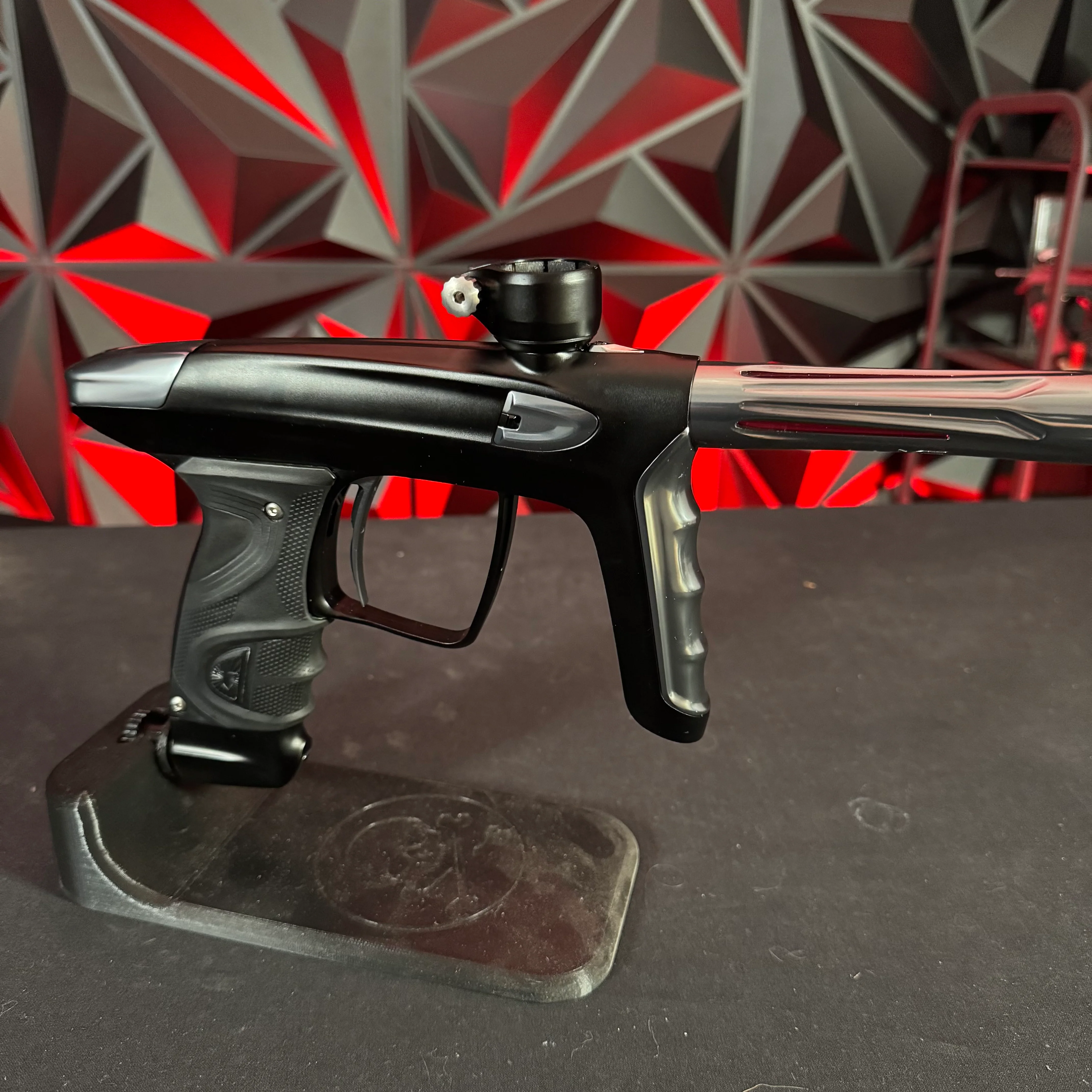 Used DLX Luxe TM40 Paintball Gun - Black/Pewter - Image 4