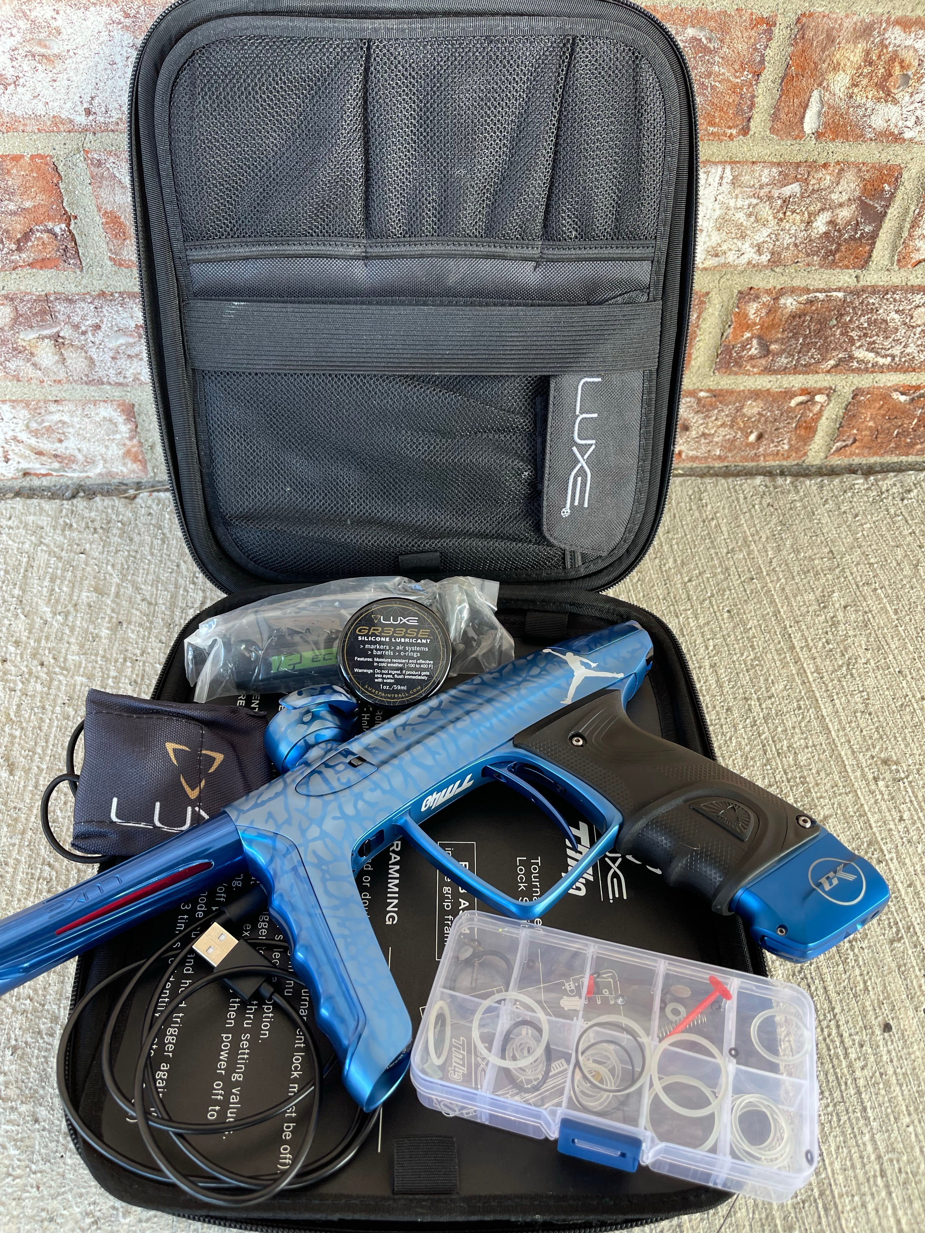 Used DLX Luxe TM40 Paintball Gun - Blue Custom Laser Engraving - Image 5