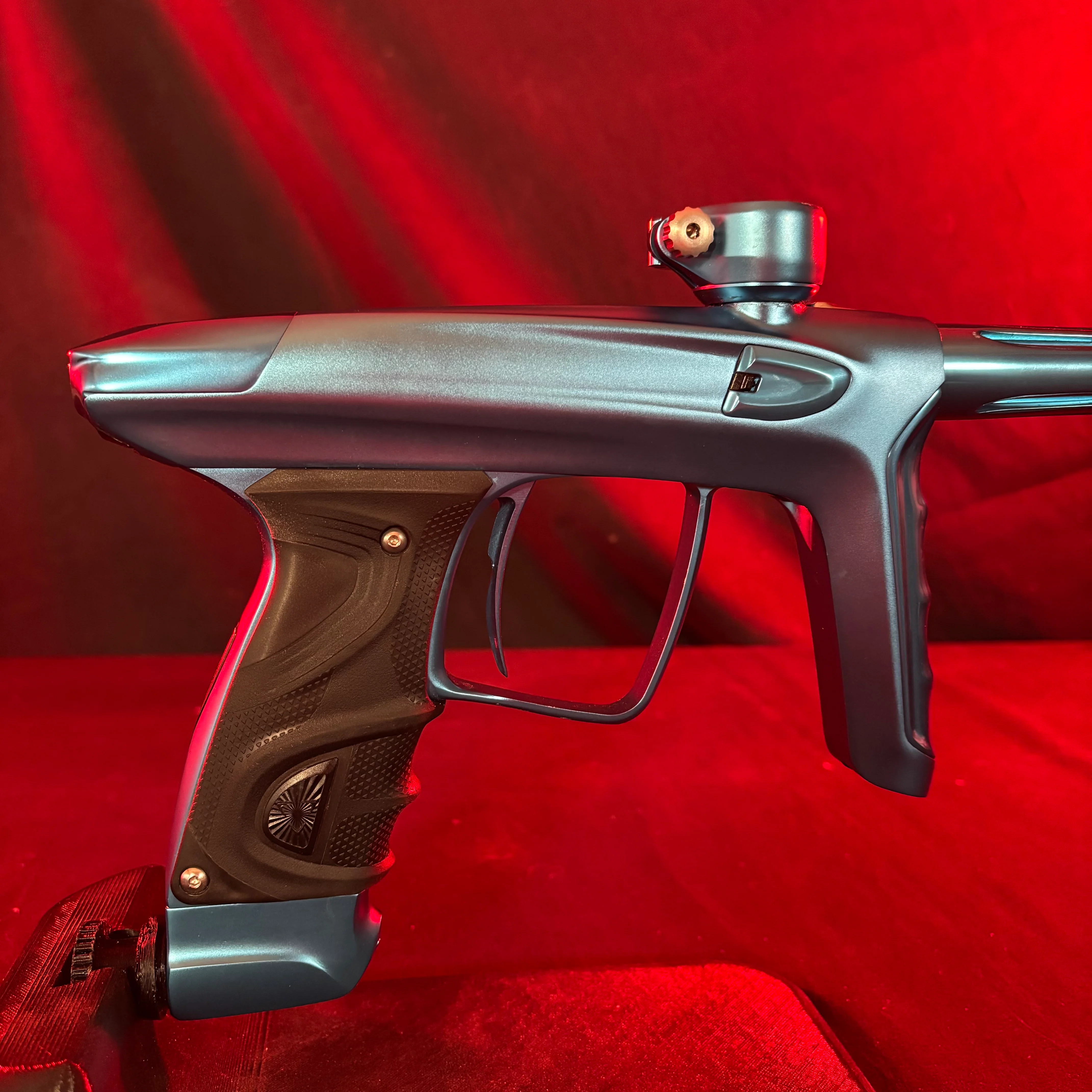 Used DLX Luxe TM40 Paintball Gun - Dust Blue/Polished Blue - Image 2
