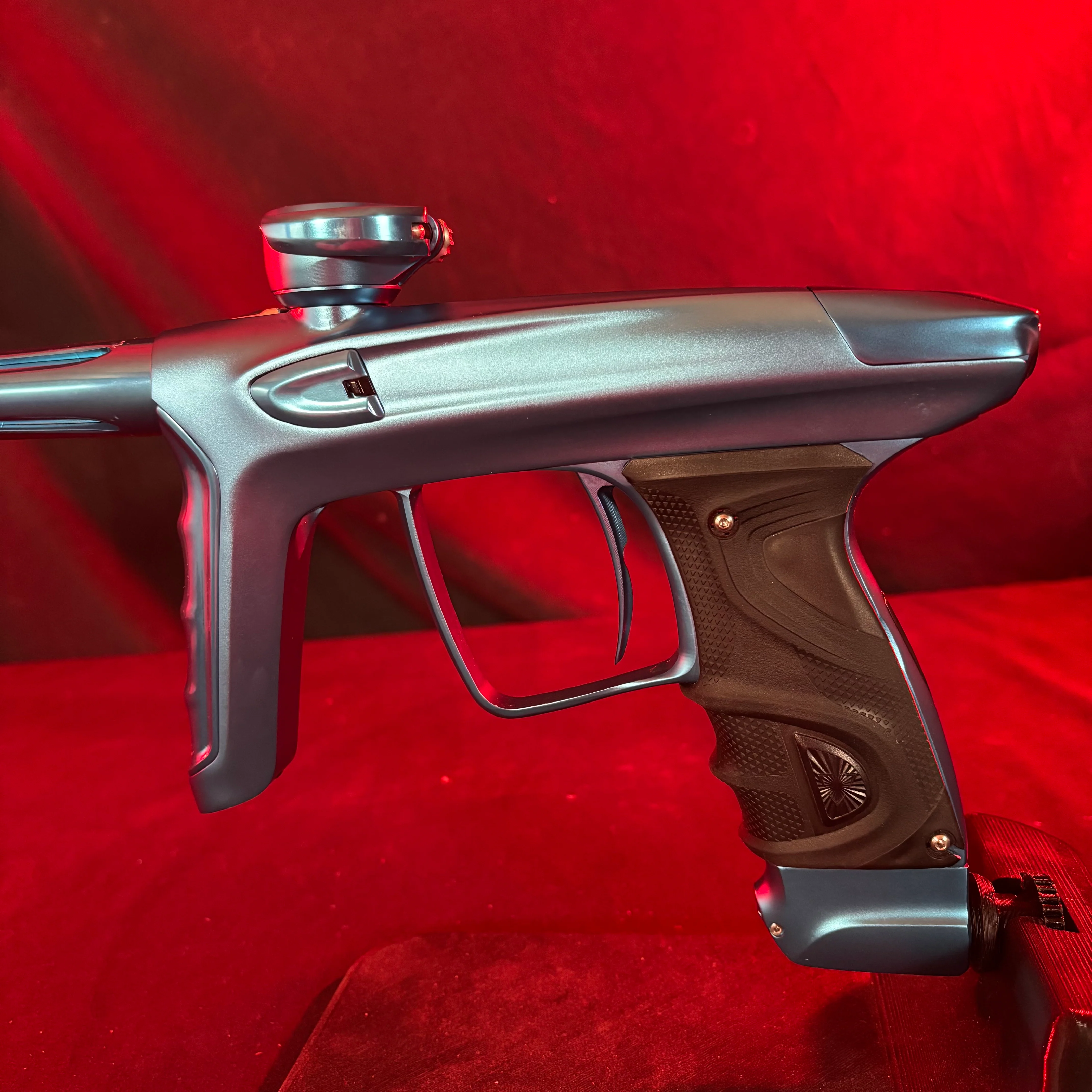 Used DLX Luxe TM40 Paintball Gun - Dust Blue/Polished Blue - Image 4