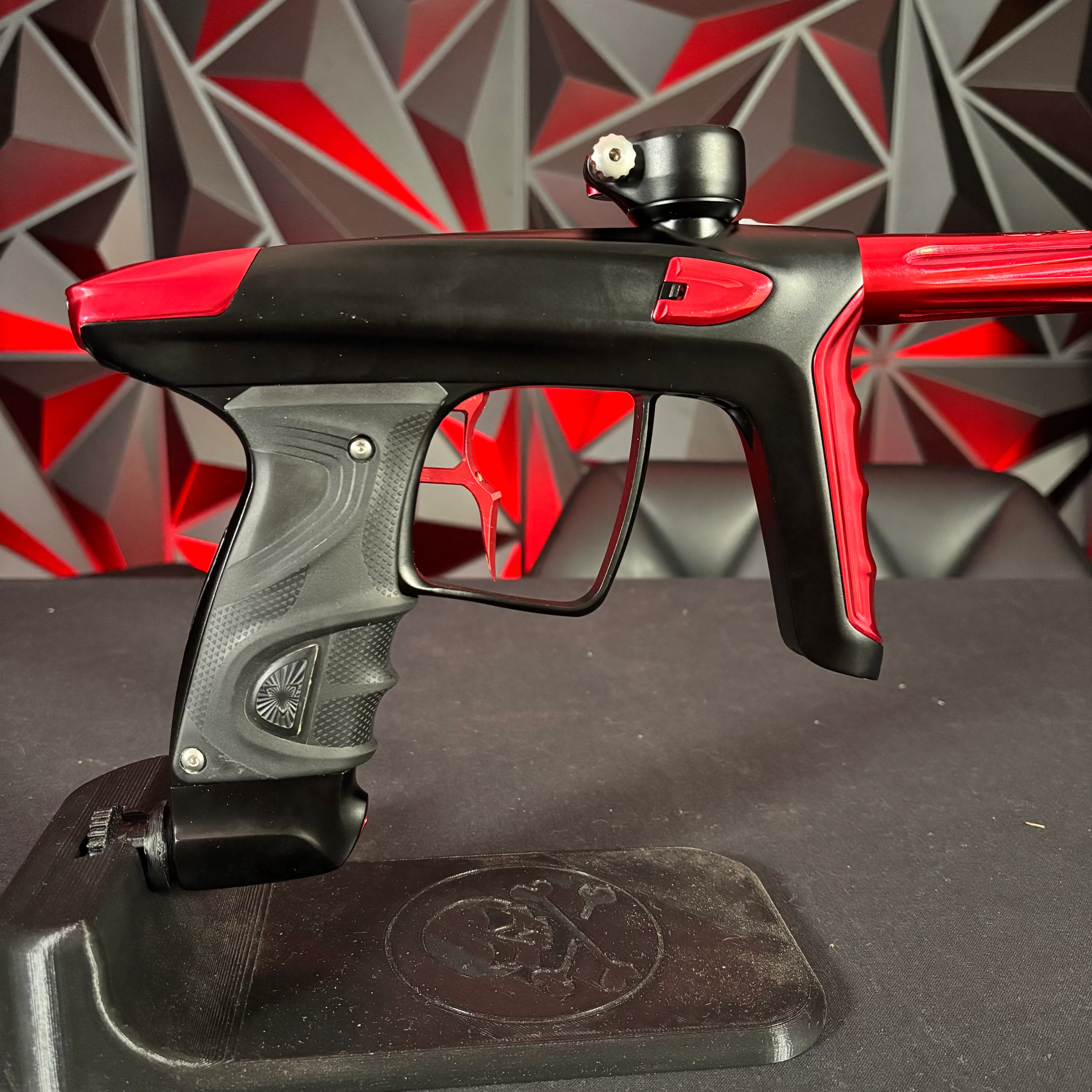 Used DLX Luxe TM40 Paintball Gun - Dust Black/Polished Red - Image 2