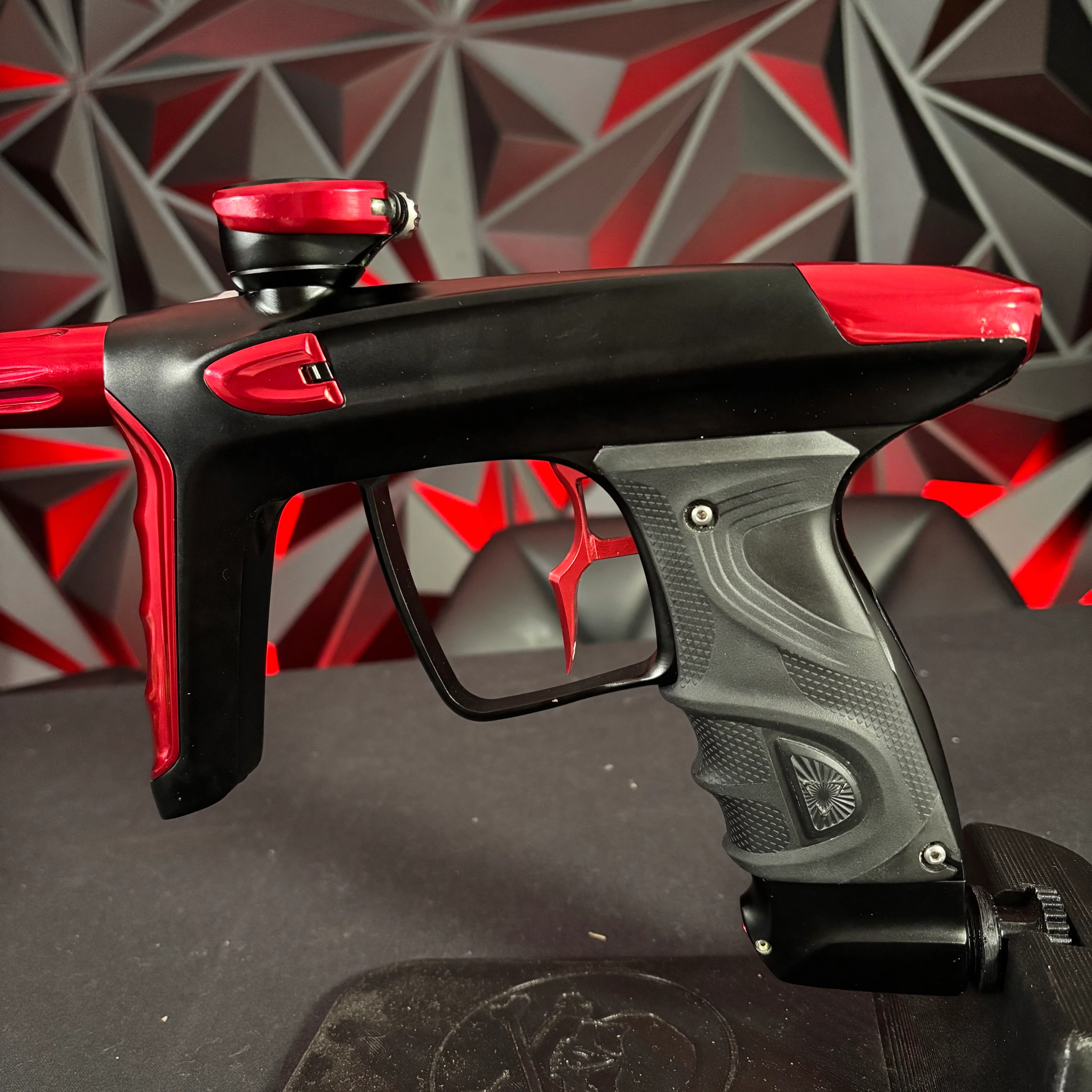 Used DLX Luxe TM40 Paintball Gun - Dust Black/Polished Red - Image 3