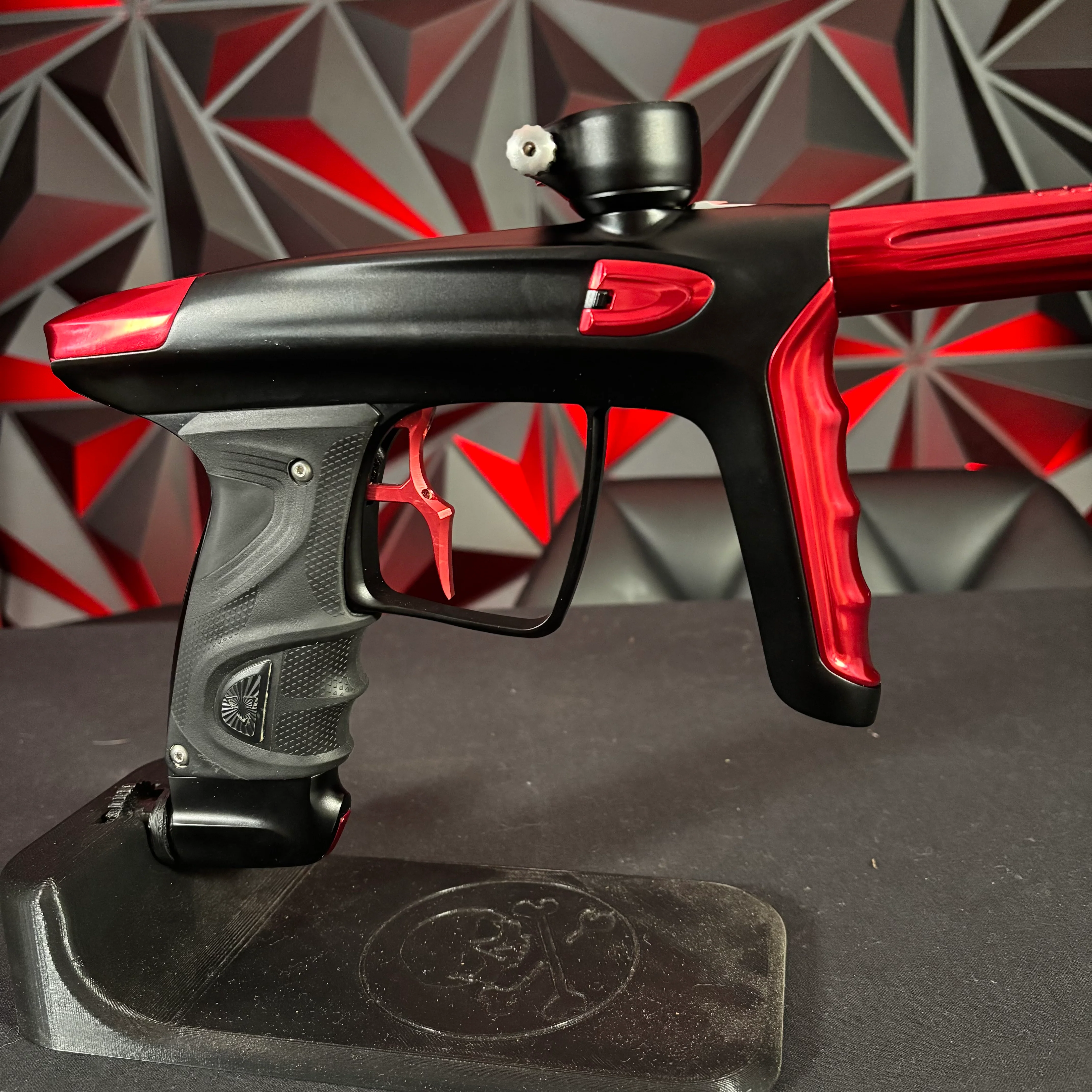 Used DLX Luxe TM40 Paintball Gun - Dust Black/Polished Red - Image 4