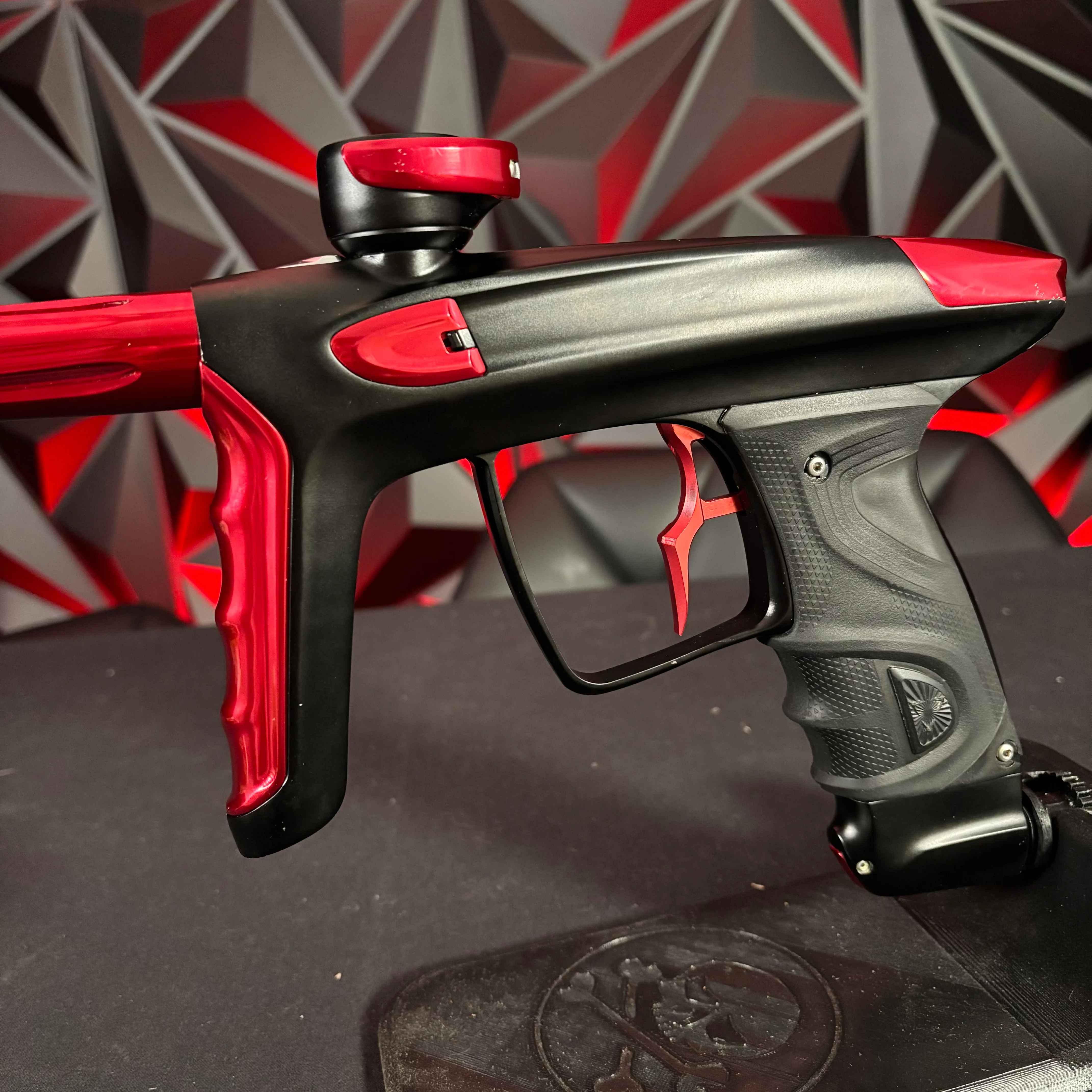 Used DLX Luxe TM40 Paintball Gun - Dust Black/Polished Red - Image 5