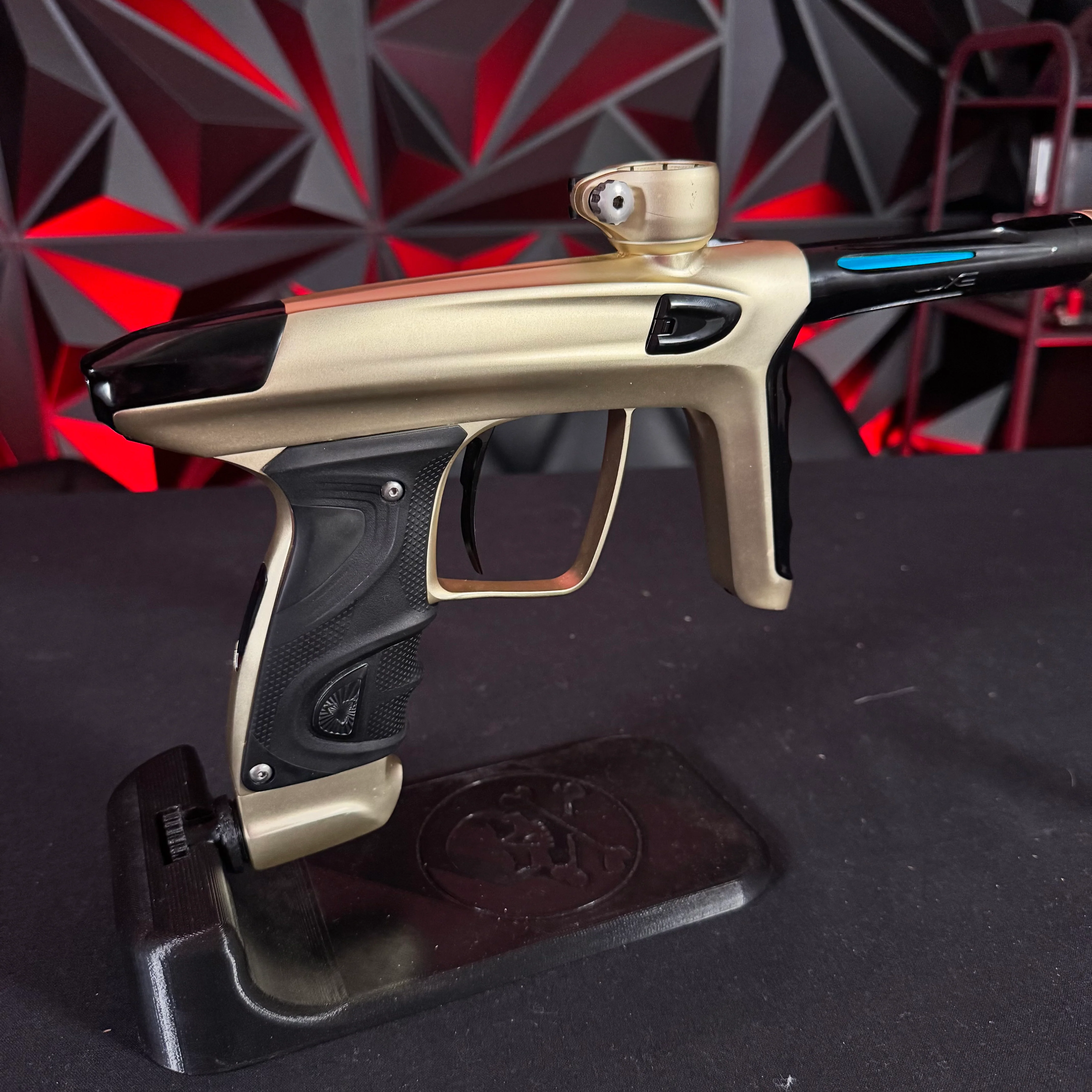 Used DLX Luxe TM40 Paintball Gun - Dust Gold/Polished Black - Image 2