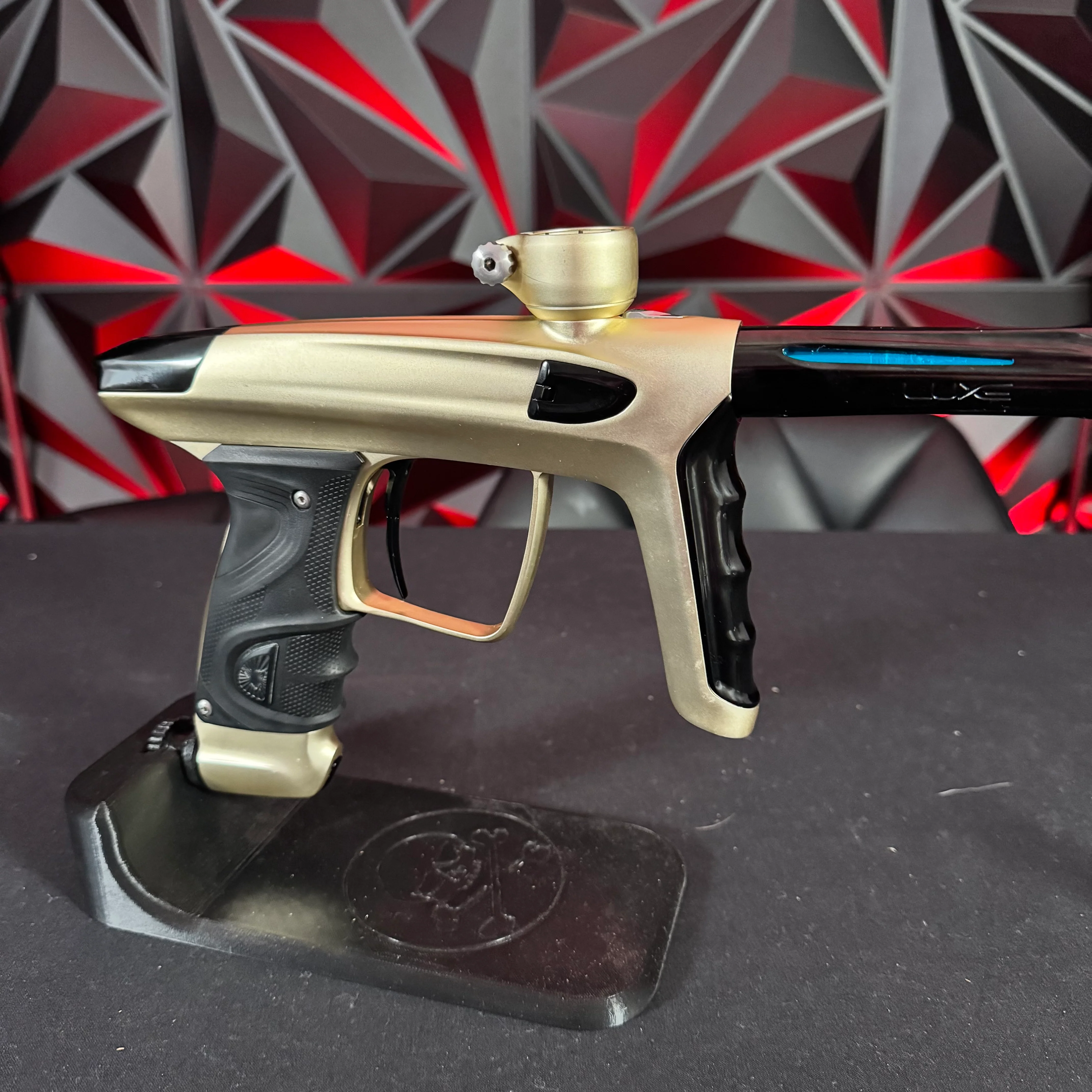 Used DLX Luxe TM40 Paintball Gun - Dust Gold/Polished Black - Image 4