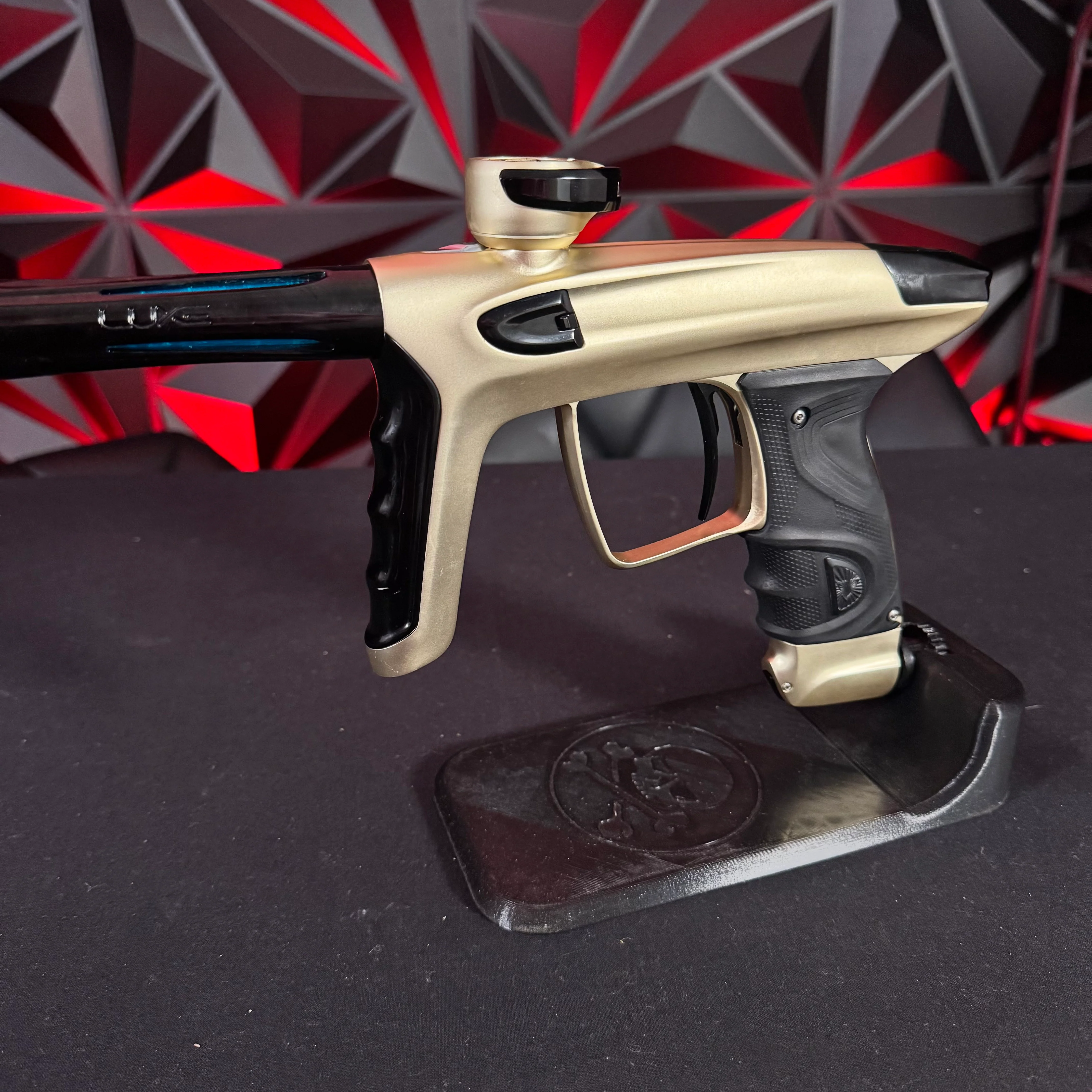 Used DLX Luxe TM40 Paintball Gun - Dust Gold/Polished Black - Image 5