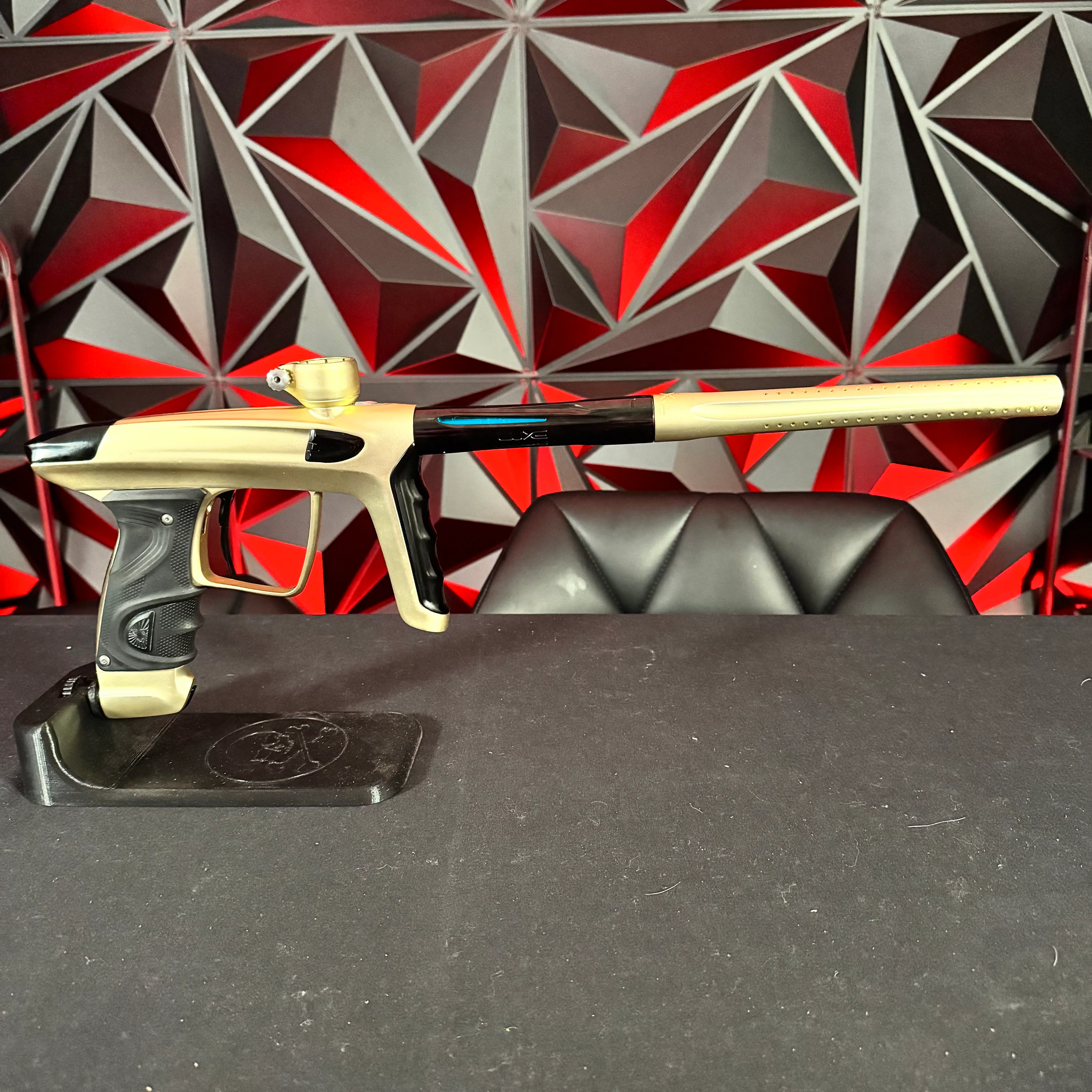 Used DLX Luxe TM40 Paintball Gun - Dust Gold/Polished Black - Image 6