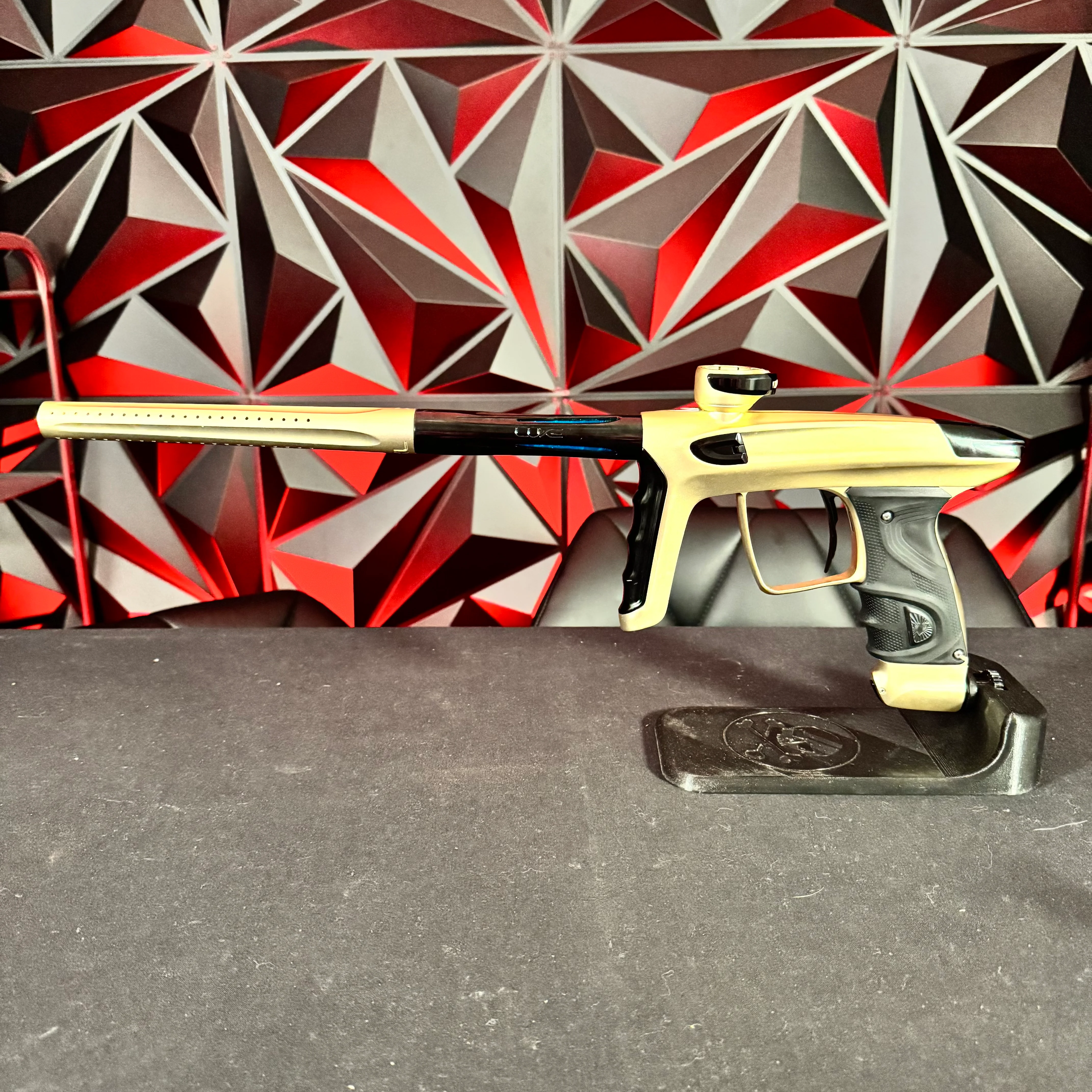 Used DLX Luxe TM40 Paintball Gun - Dust Gold/Polished Black - Image 7