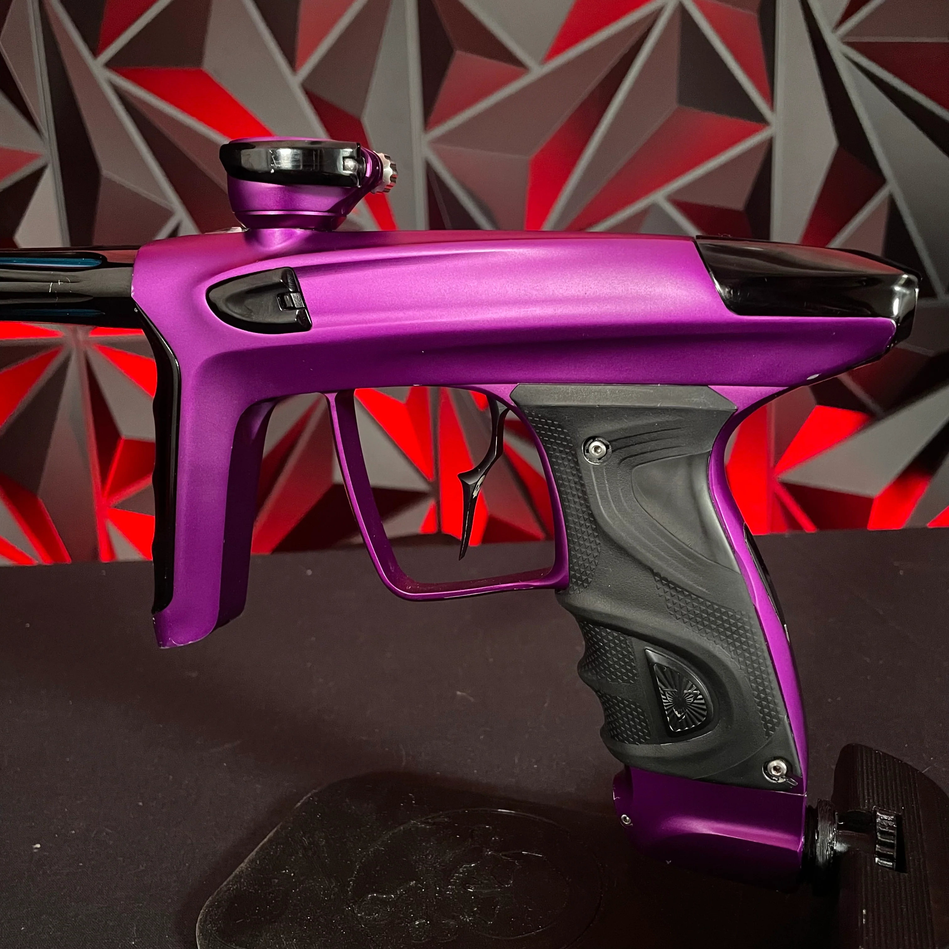 Used DLX Luxe TM40 Paintball Gun - Dust Purple/Polished Black - Image 2