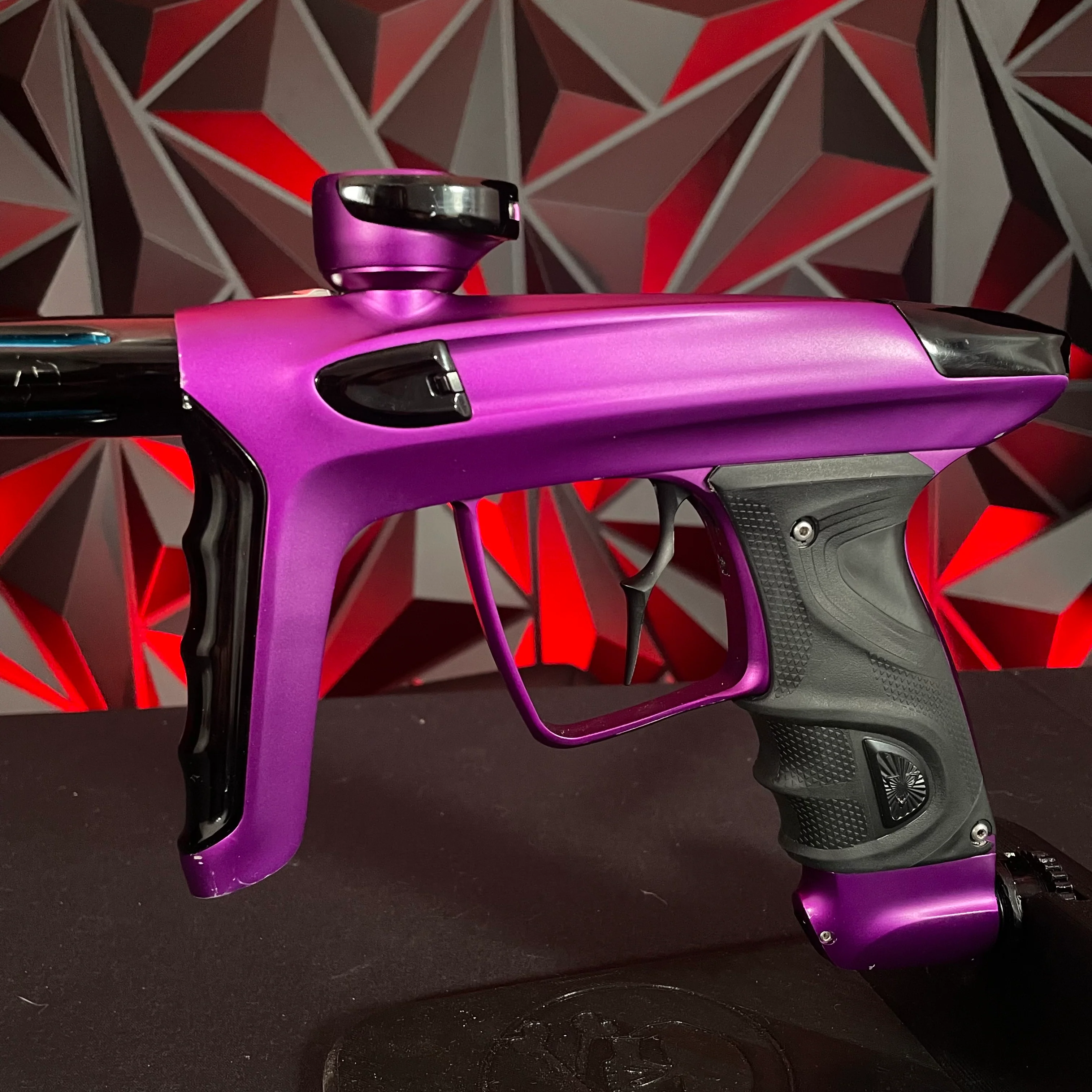 Used DLX Luxe TM40 Paintball Gun - Dust Purple/Polished Black - Image 4