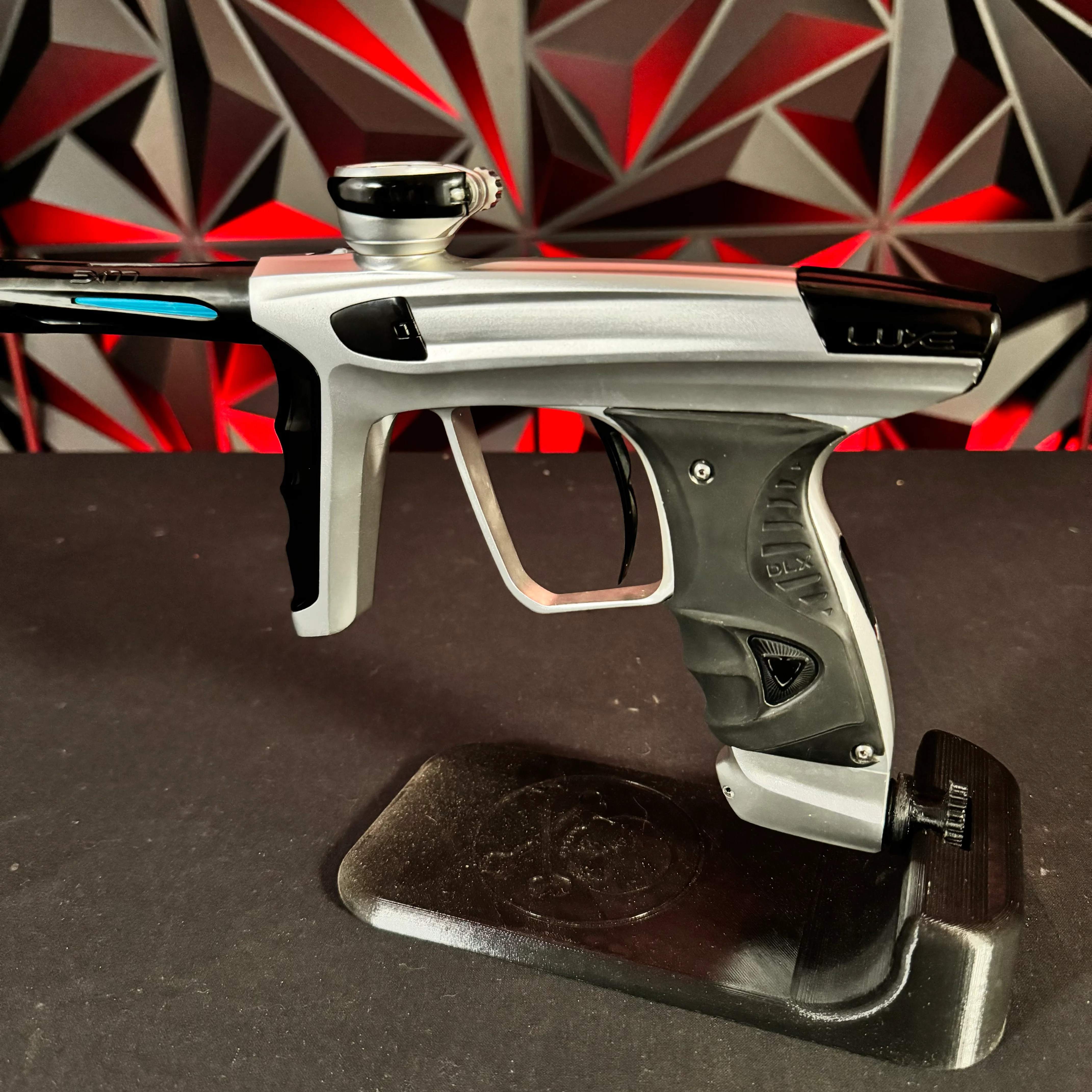 Used DLX Luxe X Paintball Gun - Dust Silver/Gloss Black w/Pro DNA Silencio Tip - Image 3