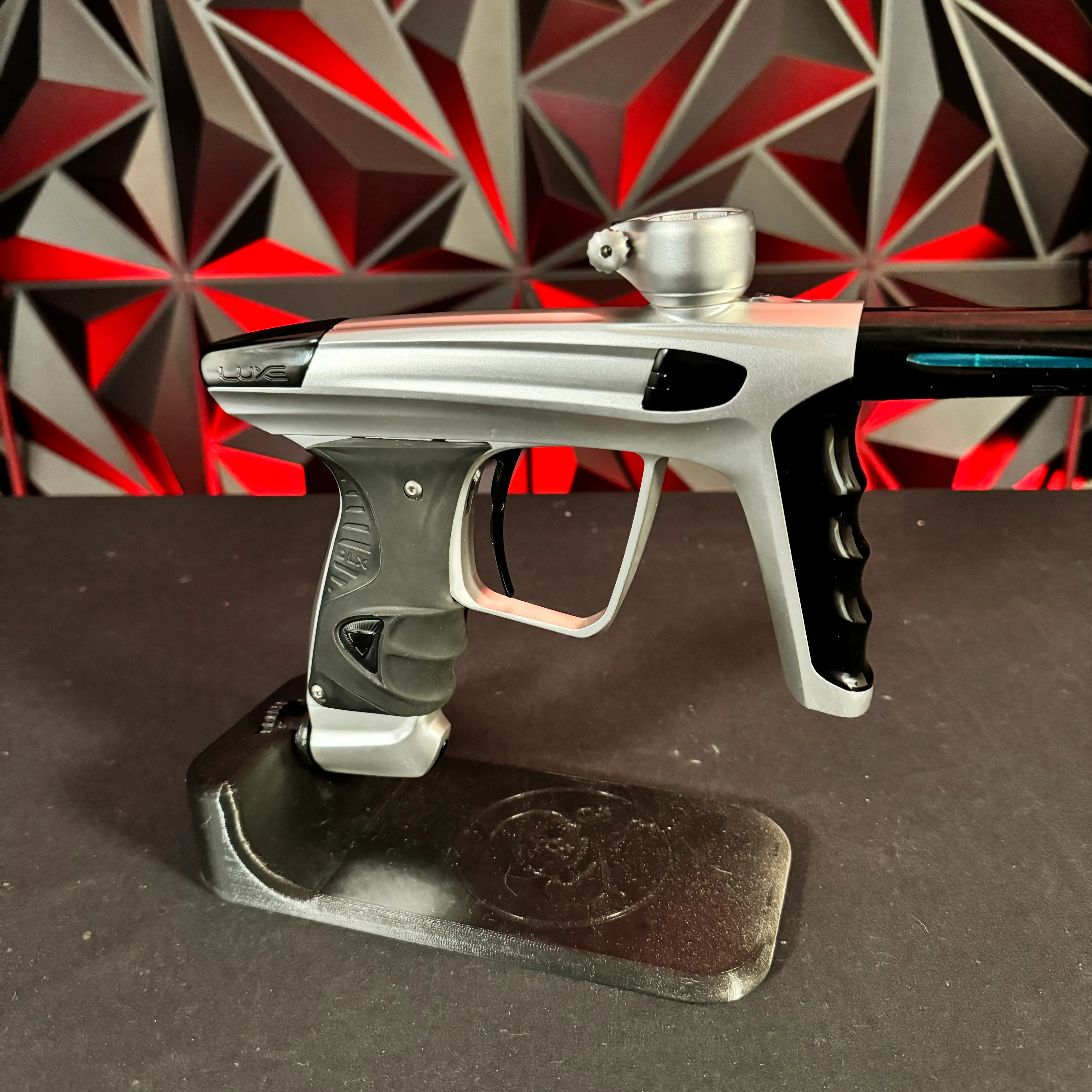 Used DLX Luxe X Paintball Gun - Dust Silver/Gloss Black w/Pro DNA Silencio Tip - Image 4