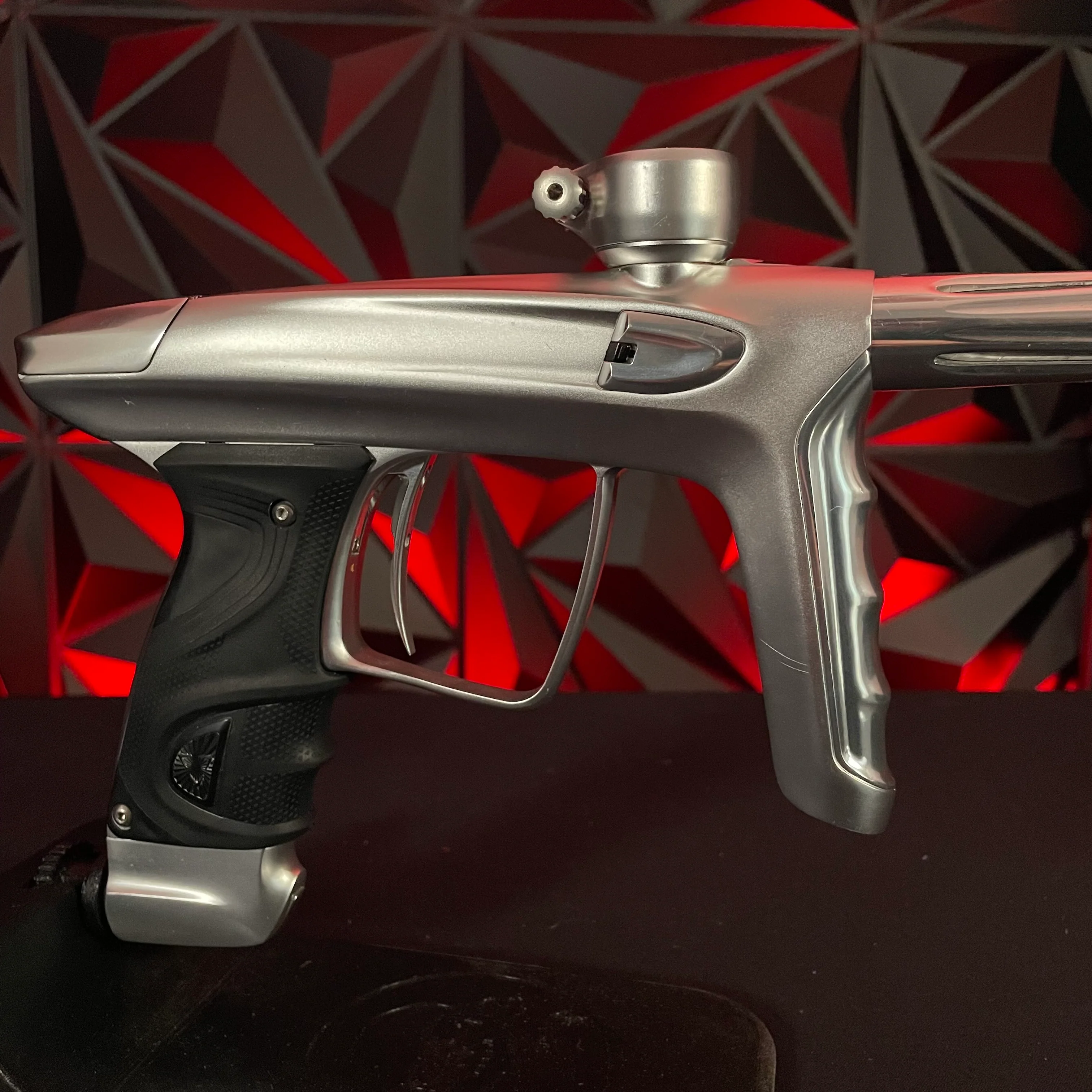 Used DLX Luxe TM40 Paintball Gun - Dust Silver/Gloss Silver - Image 3