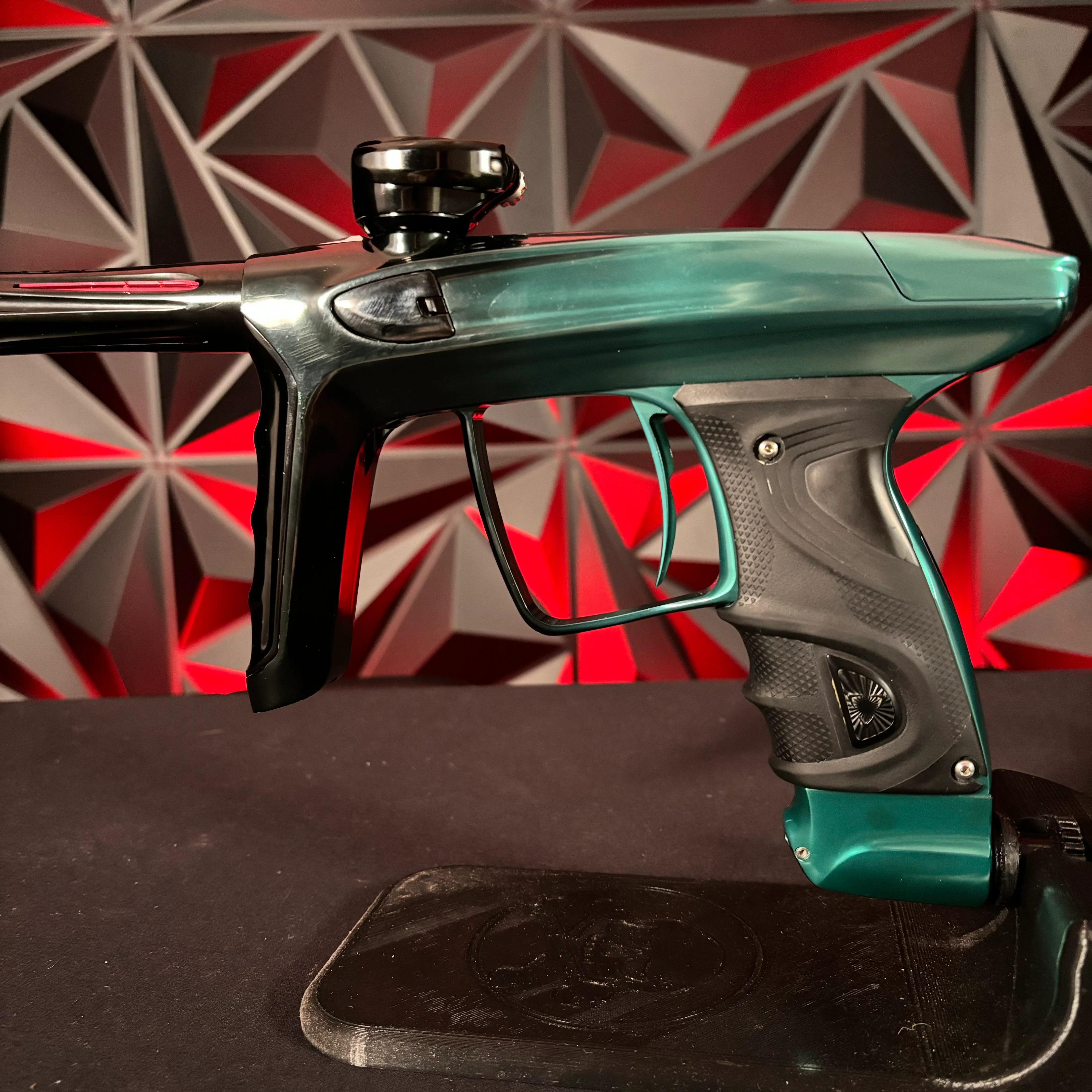 Used DLX Luxe TM40 Paintball Gun - Emerald/Black Fade - Image 3