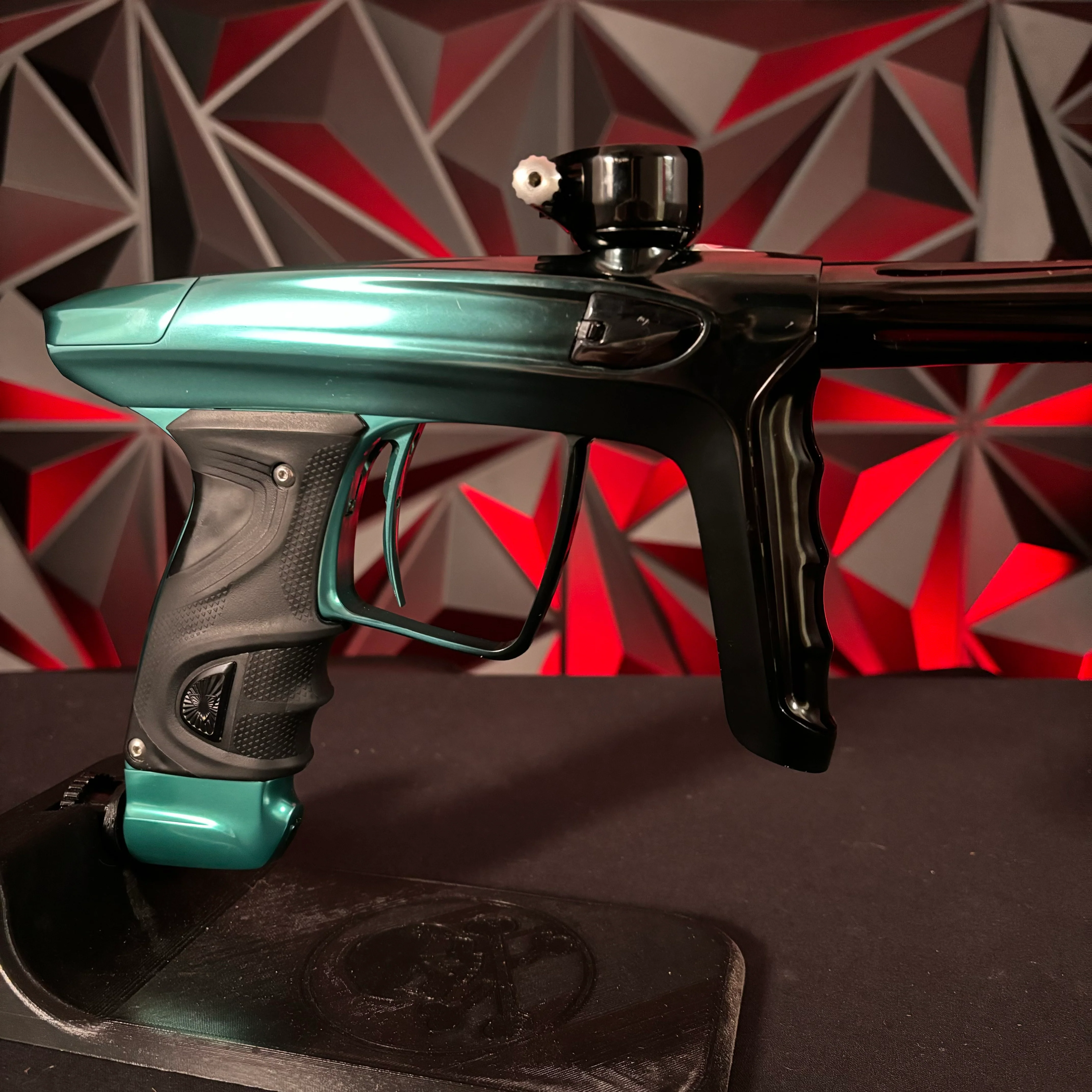 Used DLX Luxe TM40 Paintball Gun - Emerald/Black Fade - Image 4