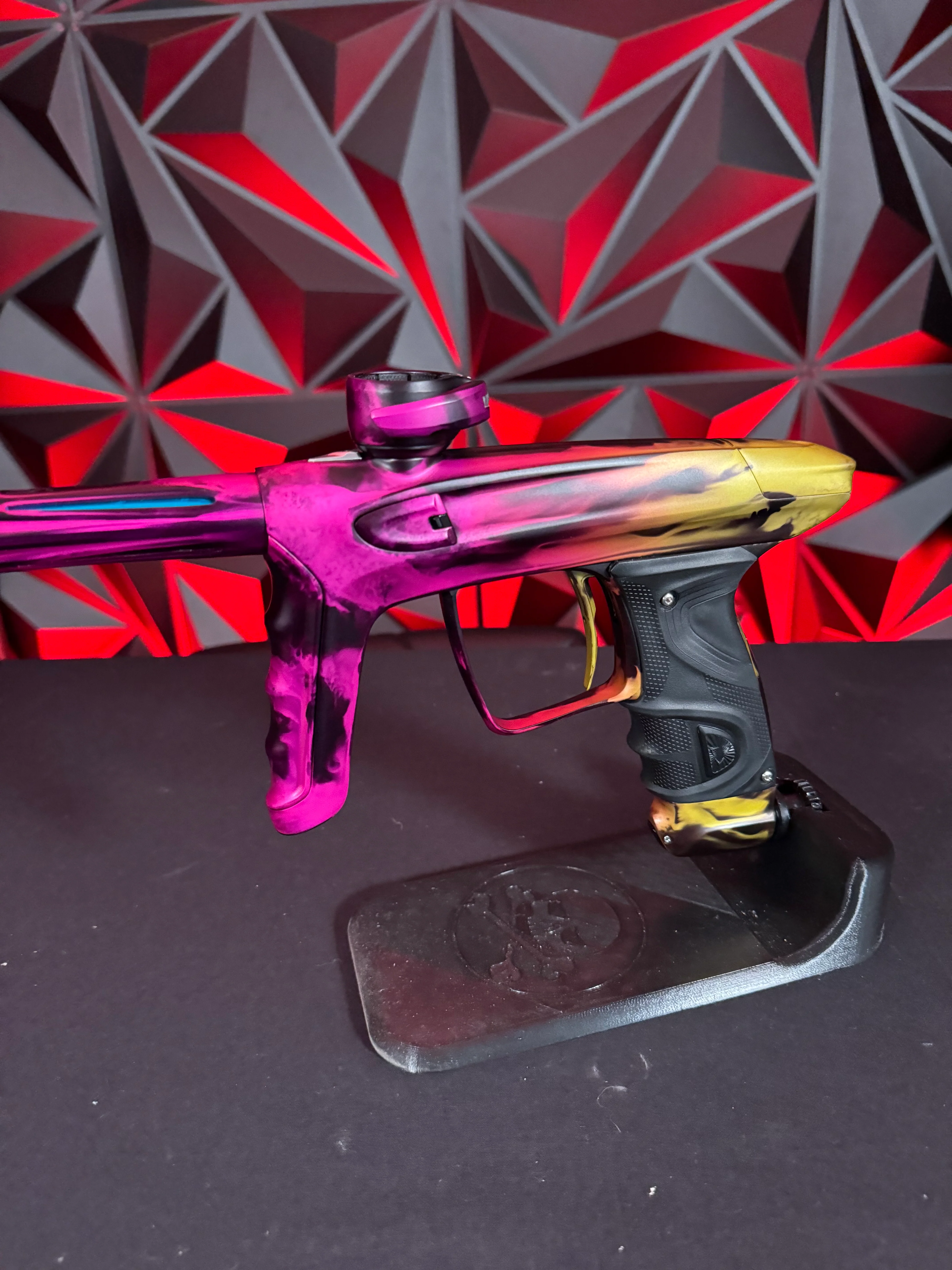 Used DLX Luxe TM40 Paintball Gun - LE Dust Pink/Yellow Smear - Image 4