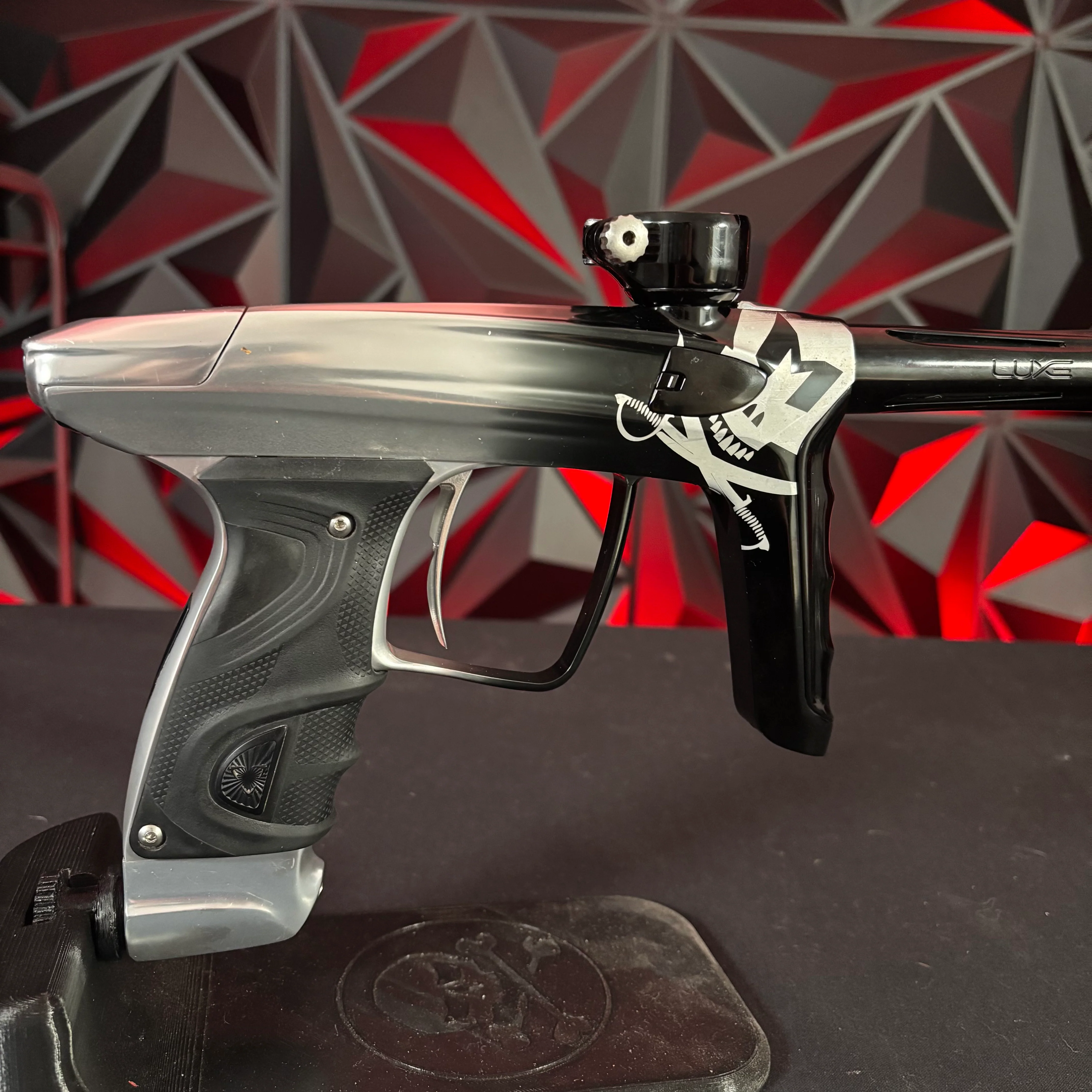 Used DLX Luxe TM40 Paintball Gun - LE Mutiny Gloss Silver/Black Fade - Image 2