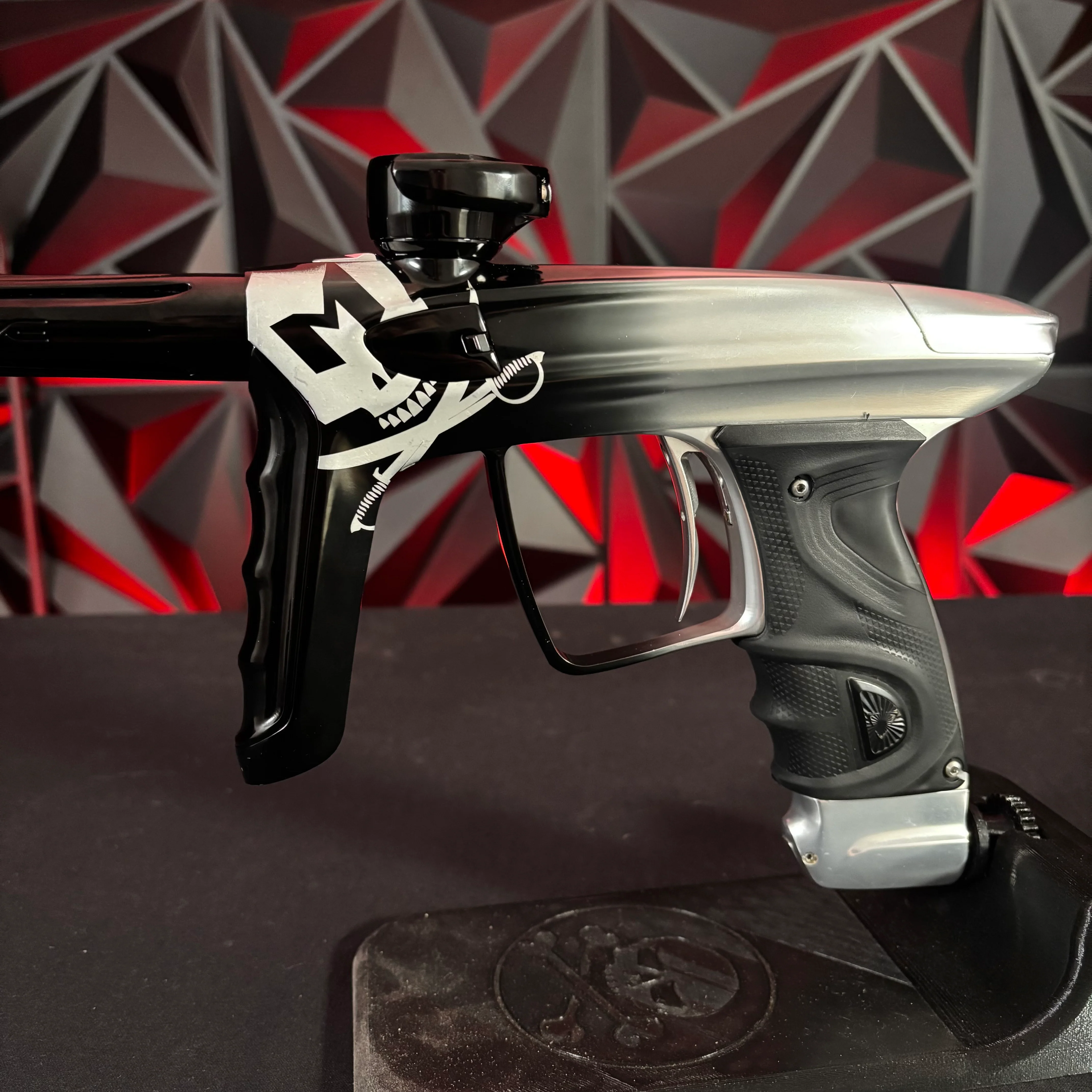 Used DLX Luxe TM40 Paintball Gun - LE Mutiny Gloss Silver/Black Fade - Image 5