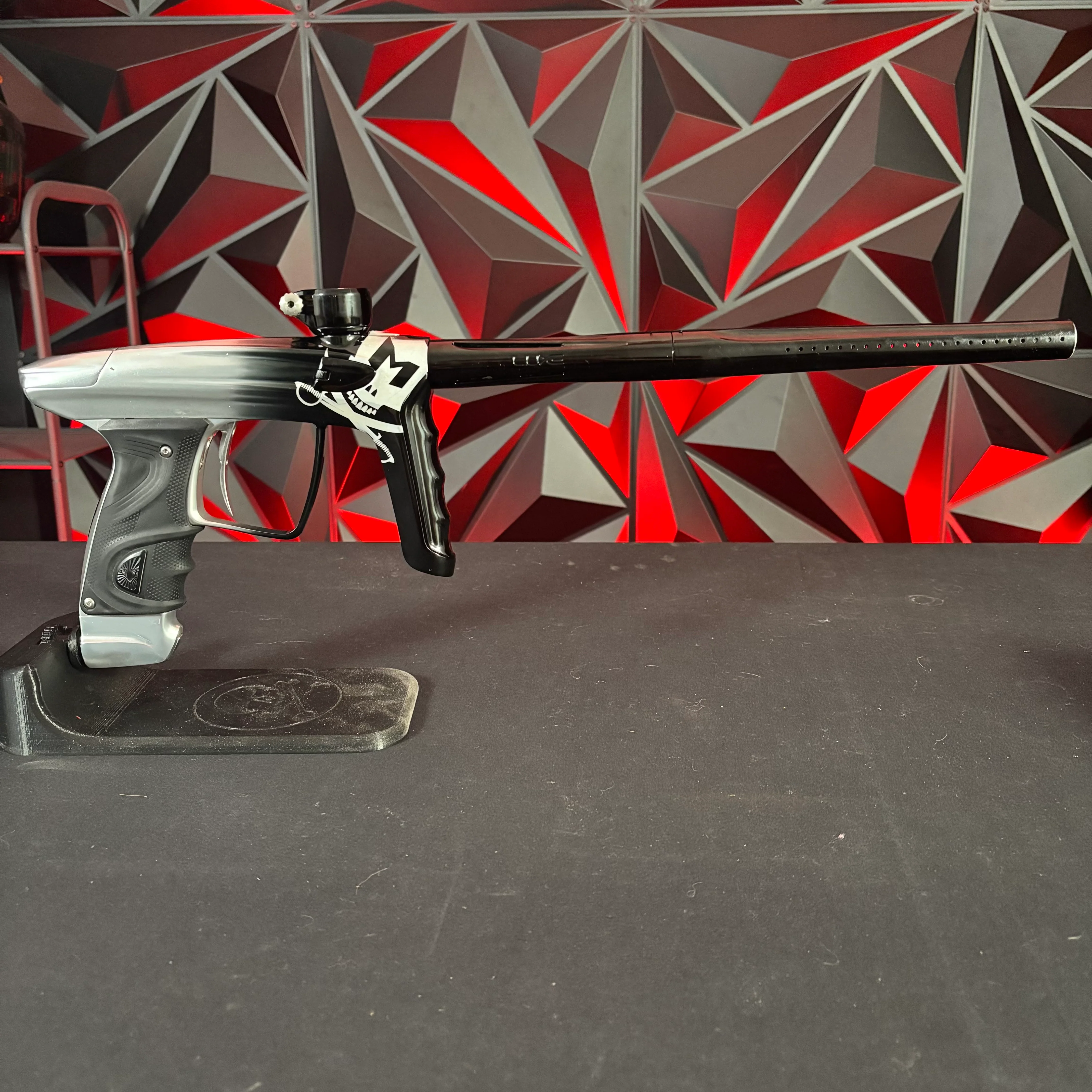 Used DLX Luxe TM40 Paintball Gun - LE Mutiny Gloss Silver/Black Fade - Image 6