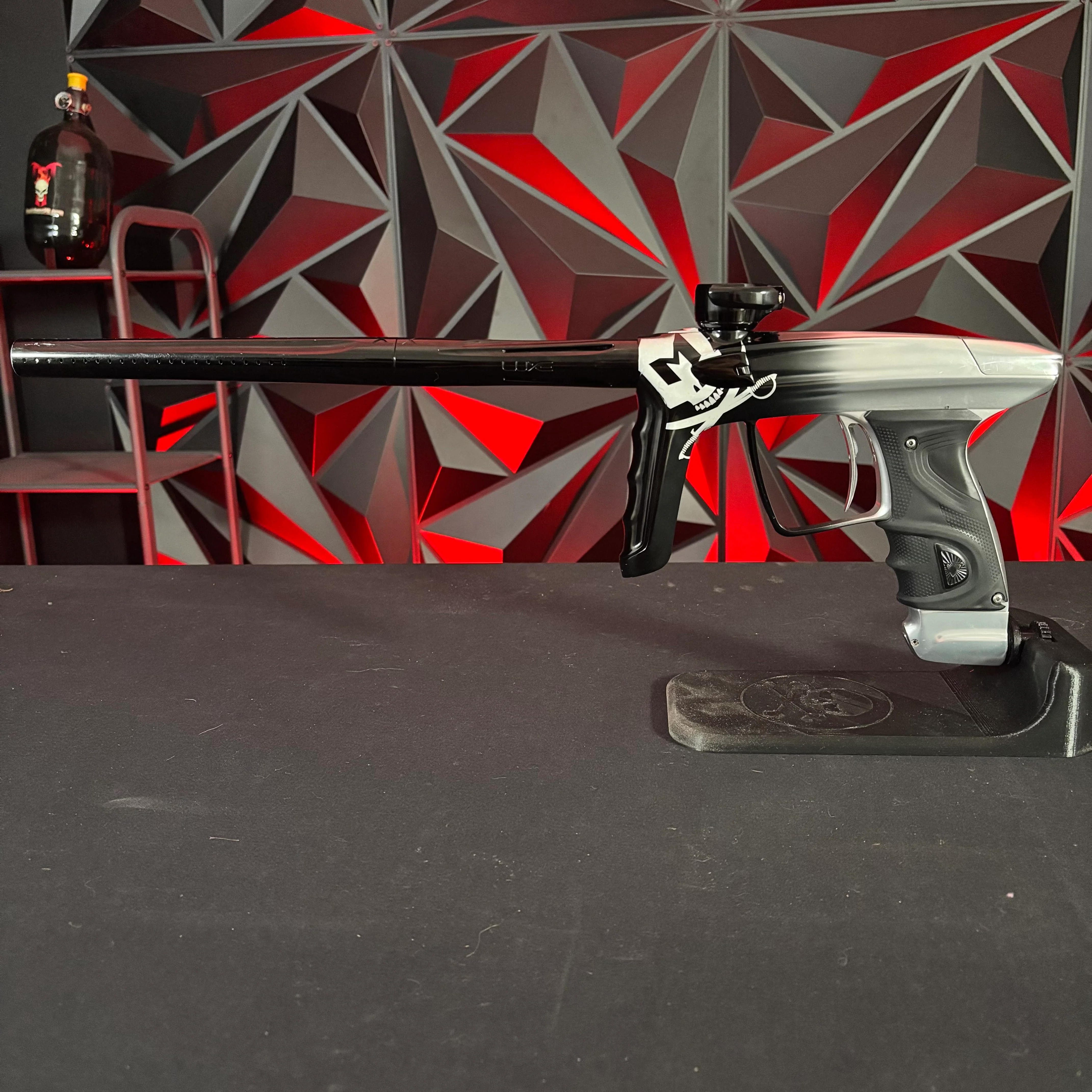 Used DLX Luxe TM40 Paintball Gun - LE Mutiny Gloss Silver/Black Fade - Image 7