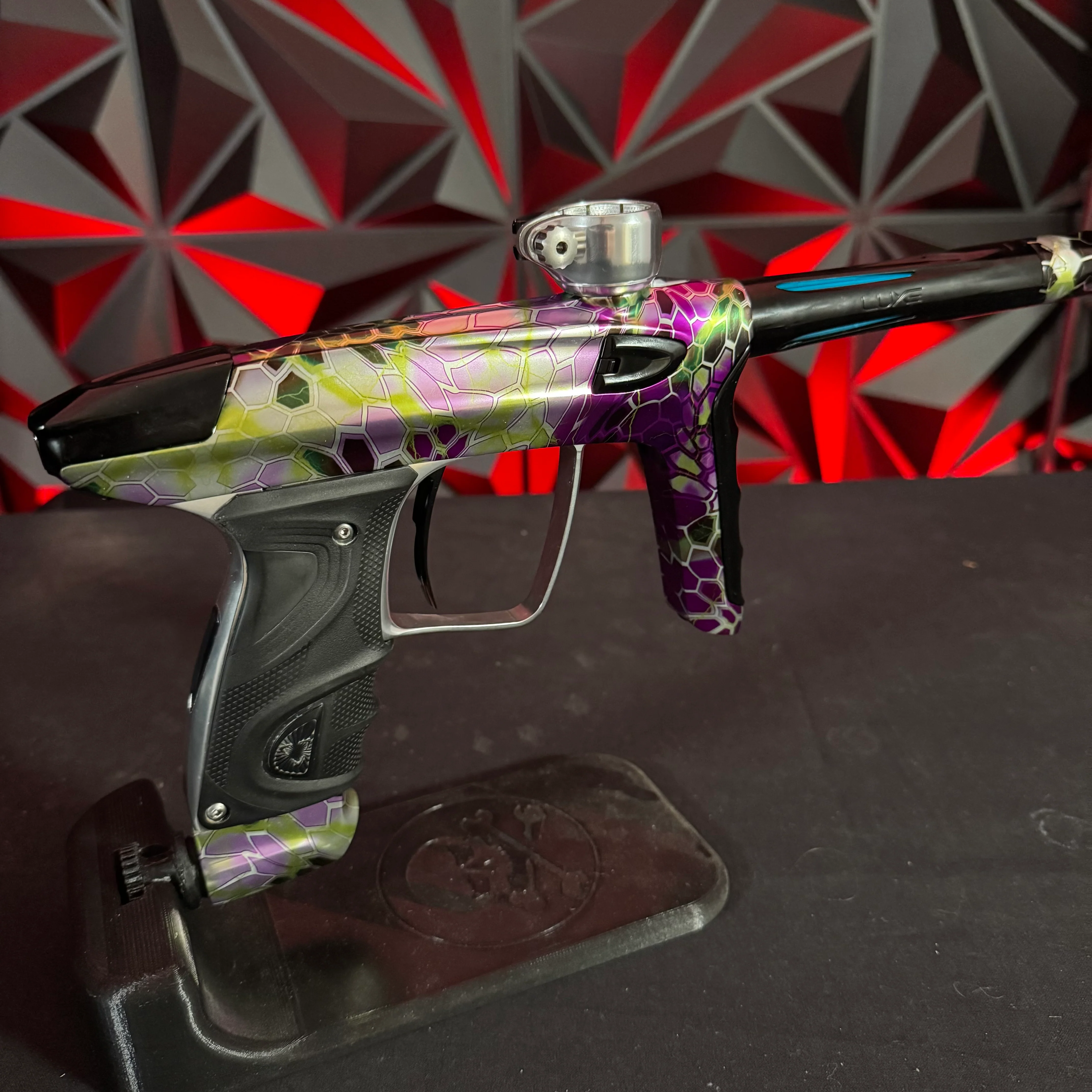 Used DLX Luxe TM40 Paintball Gun - LE Techno Hex Purple - Image 2