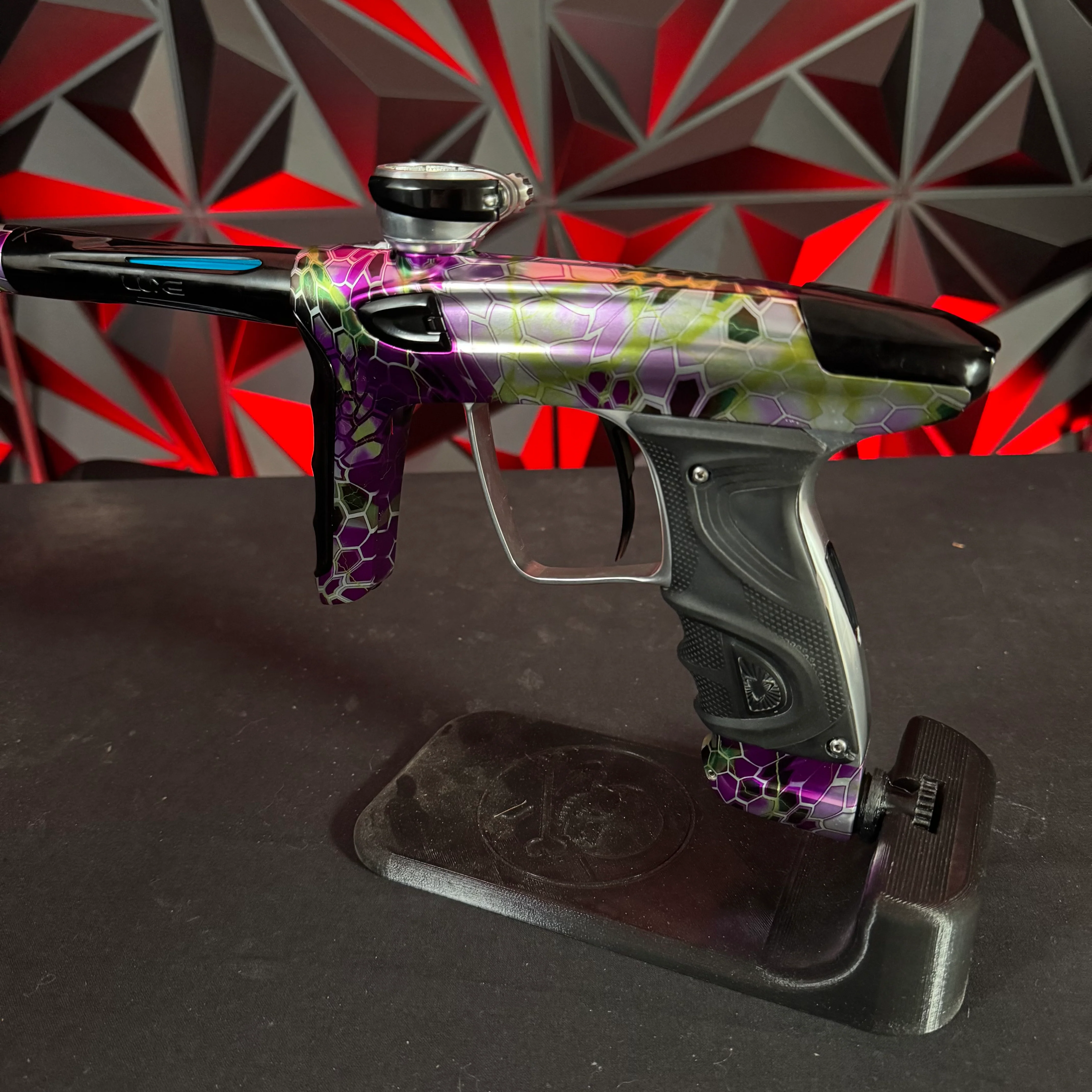 Used DLX Luxe TM40 Paintball Gun - LE Techno Hex Purple - Image 3
