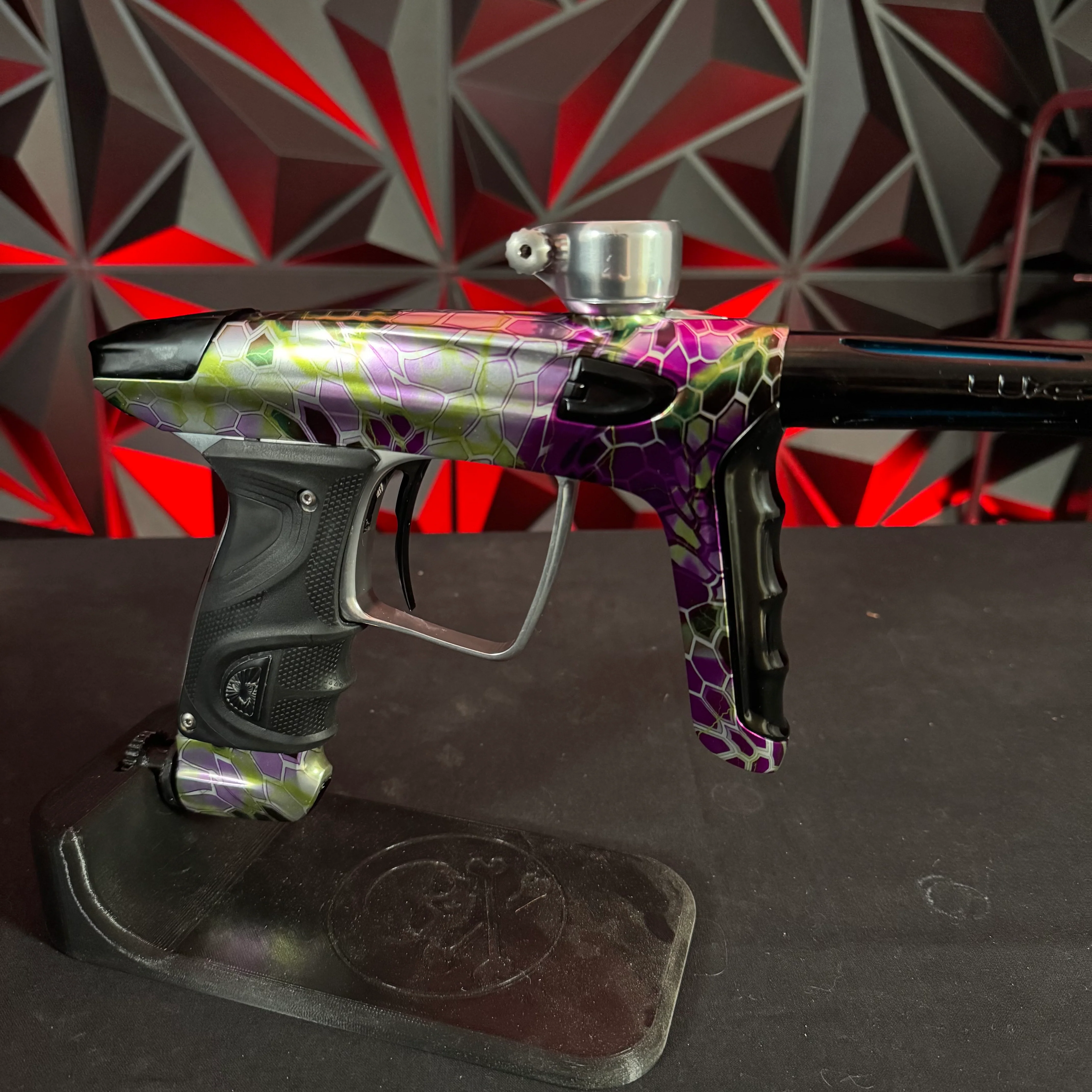 Used DLX Luxe TM40 Paintball Gun - LE Techno Hex Purple - Image 4