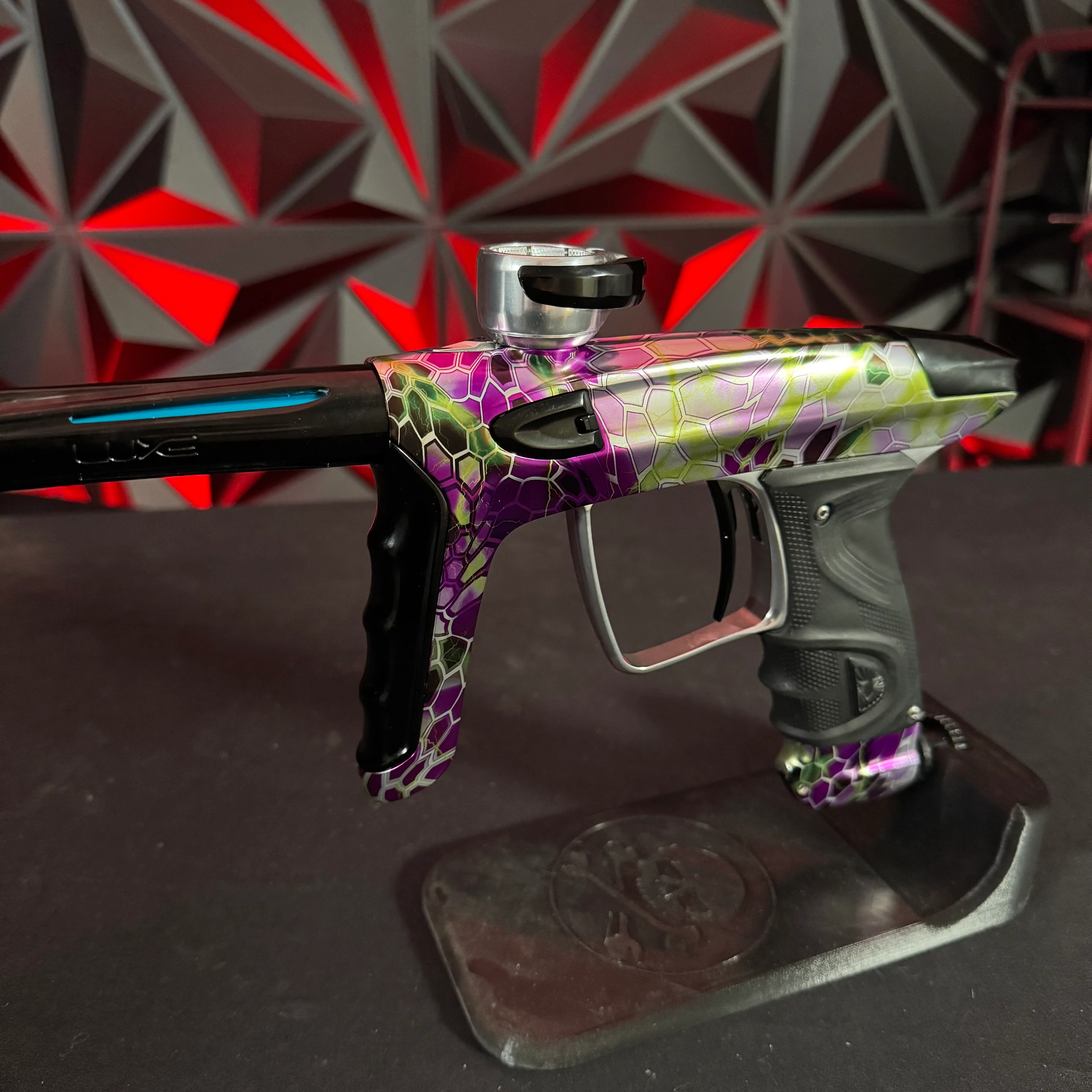 Used DLX Luxe TM40 Paintball Gun - LE Techno Hex Purple - Image 5