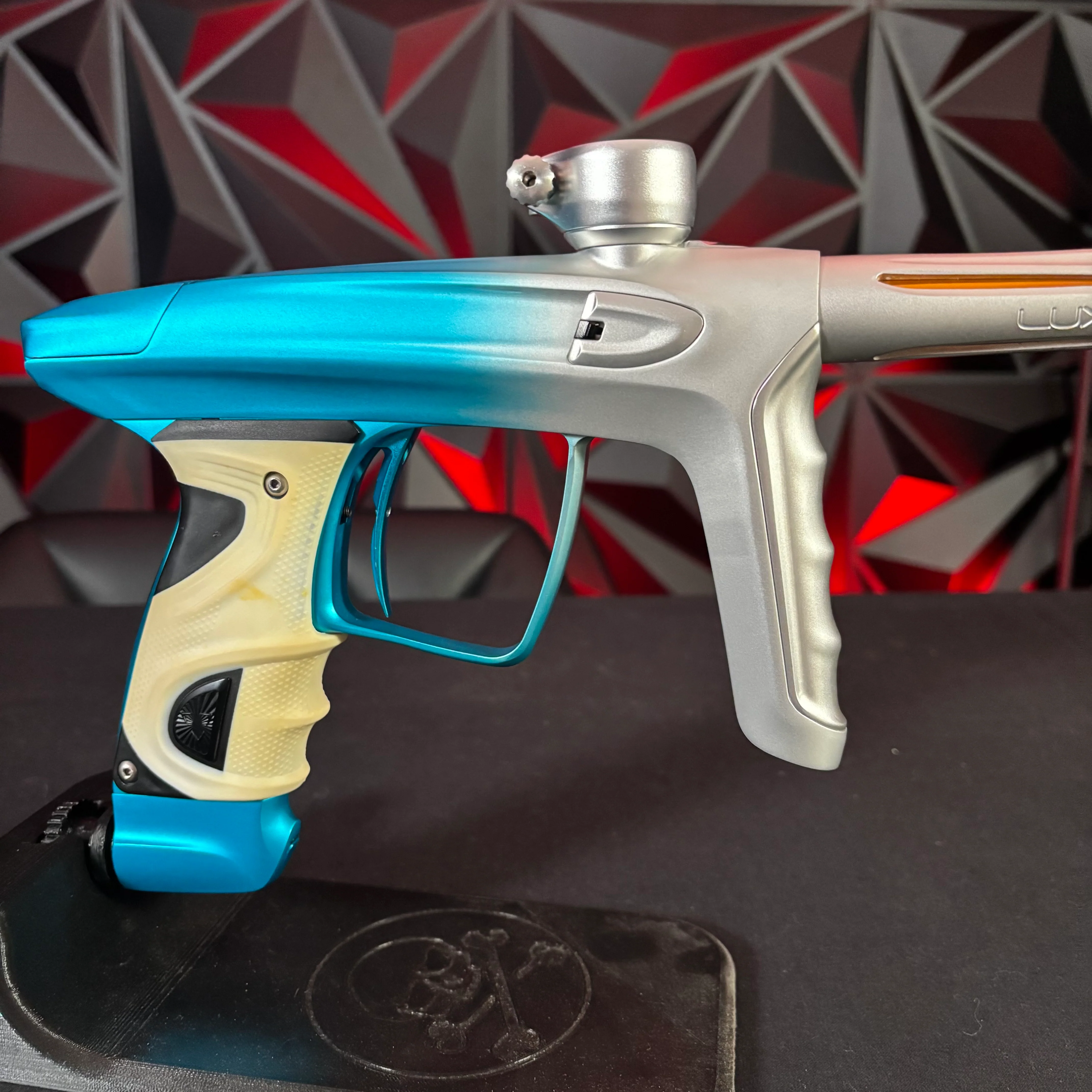 Used DLX Luxe TM40 Paintball Gun - Blue/Silver - Image 3