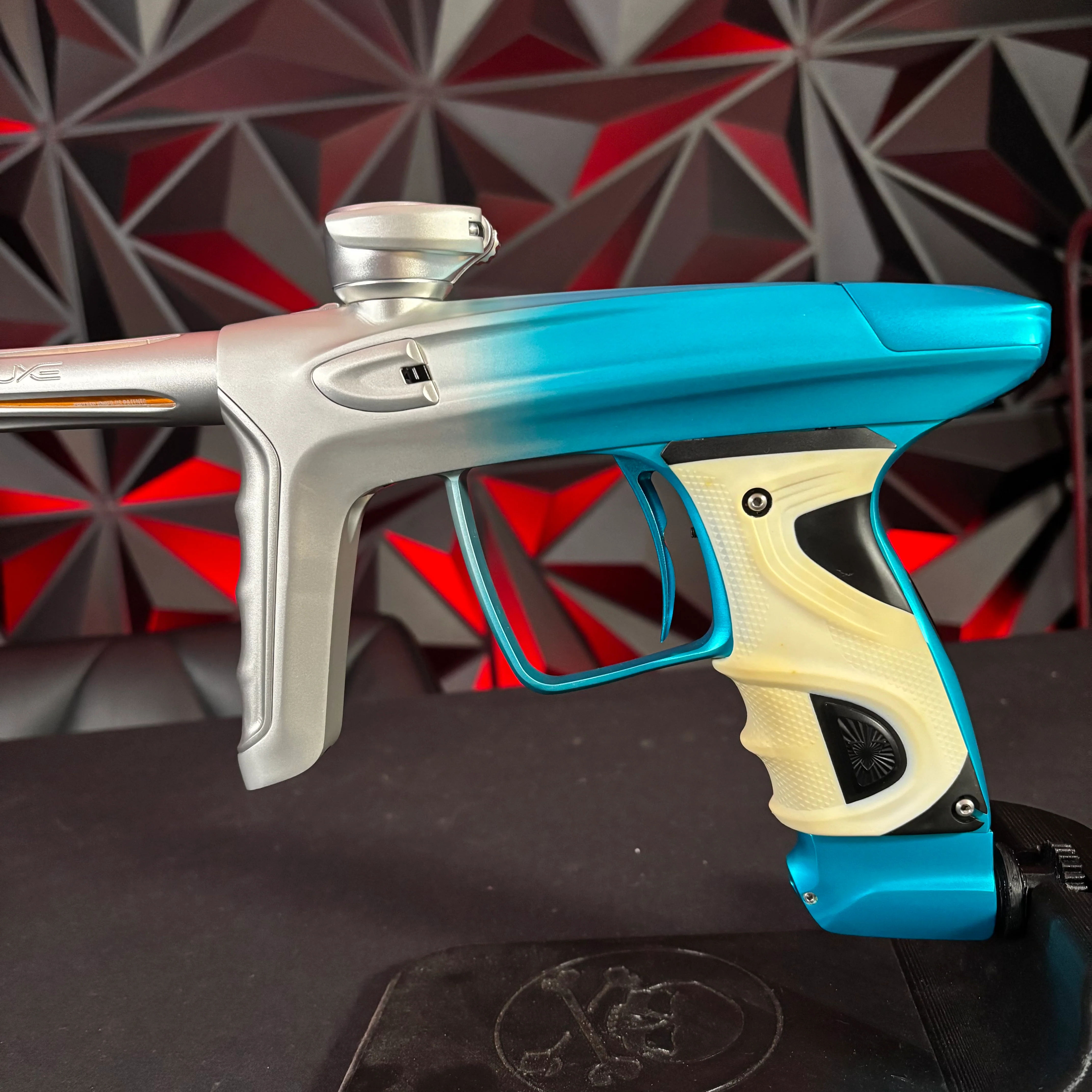 Used DLX Luxe TM40 Paintball Gun - Blue/Silver - Image 4