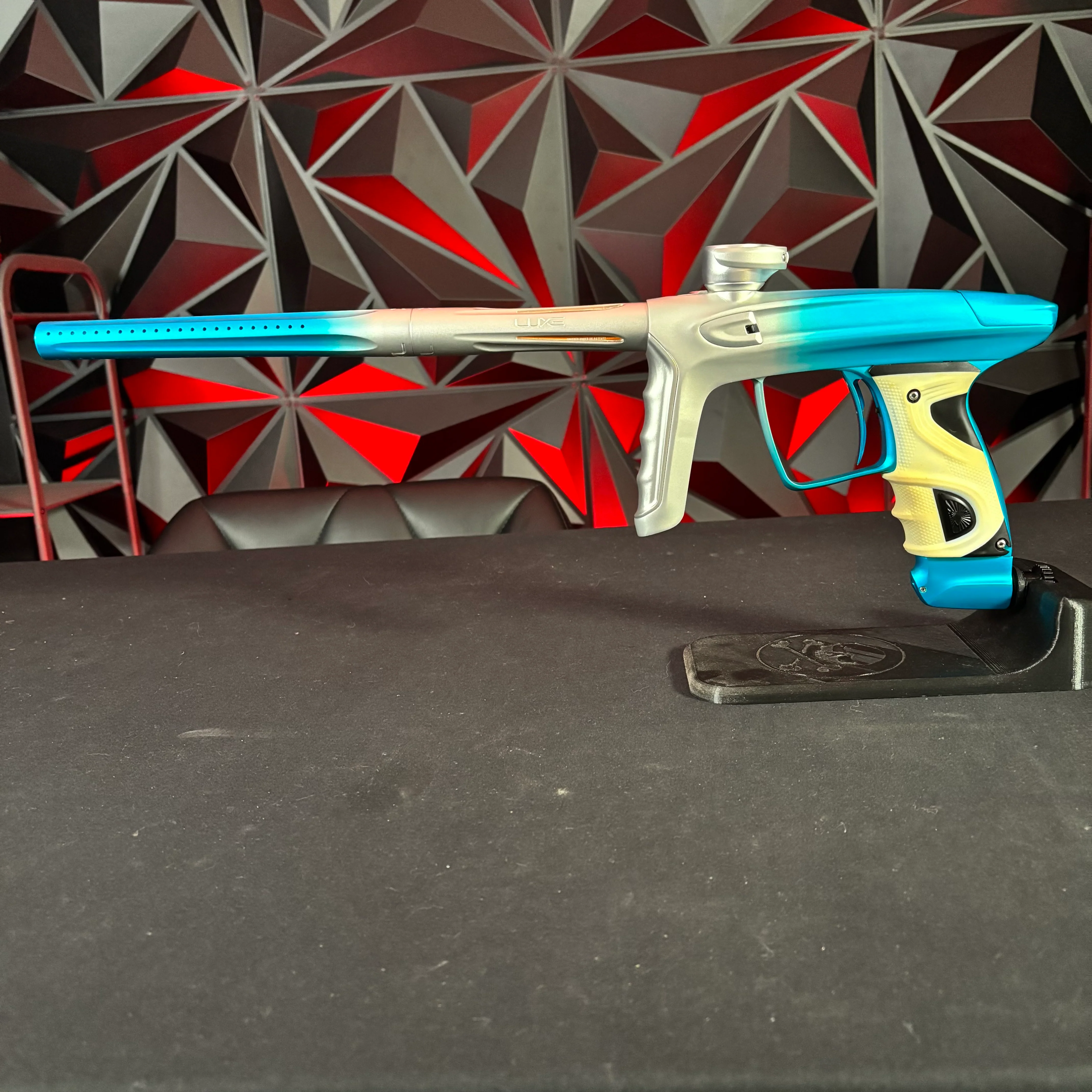Used DLX Luxe TM40 Paintball Gun - Blue/Silver - Image 9