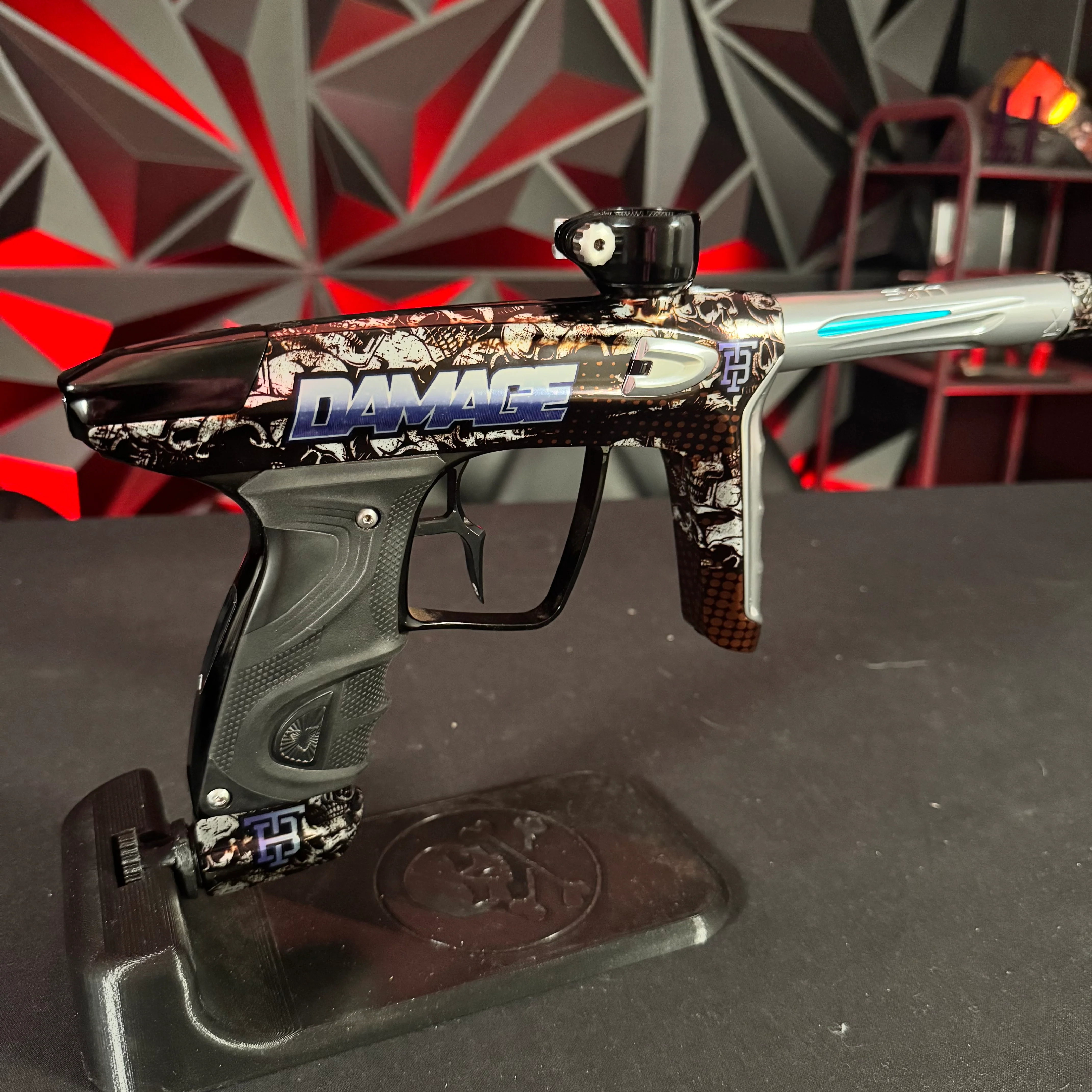 Used DLX Luxe TM40 Paintball Gun - Limited Edition Damage Skulls w/Infamous Deuce Trigger - Image 2