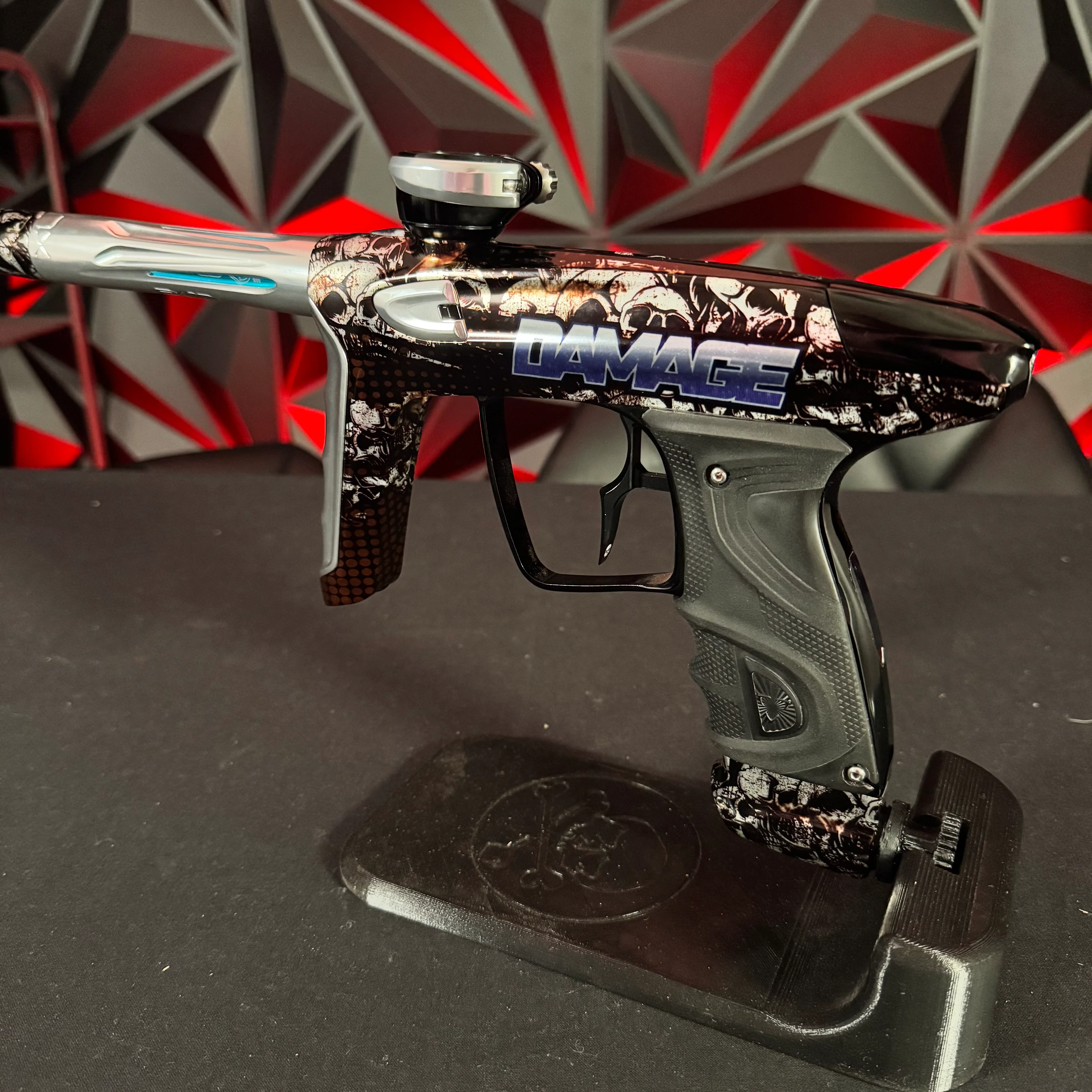 Used DLX Luxe TM40 Paintball Gun - Limited Edition Damage Skulls w/Infamous Deuce Trigger - Image 3