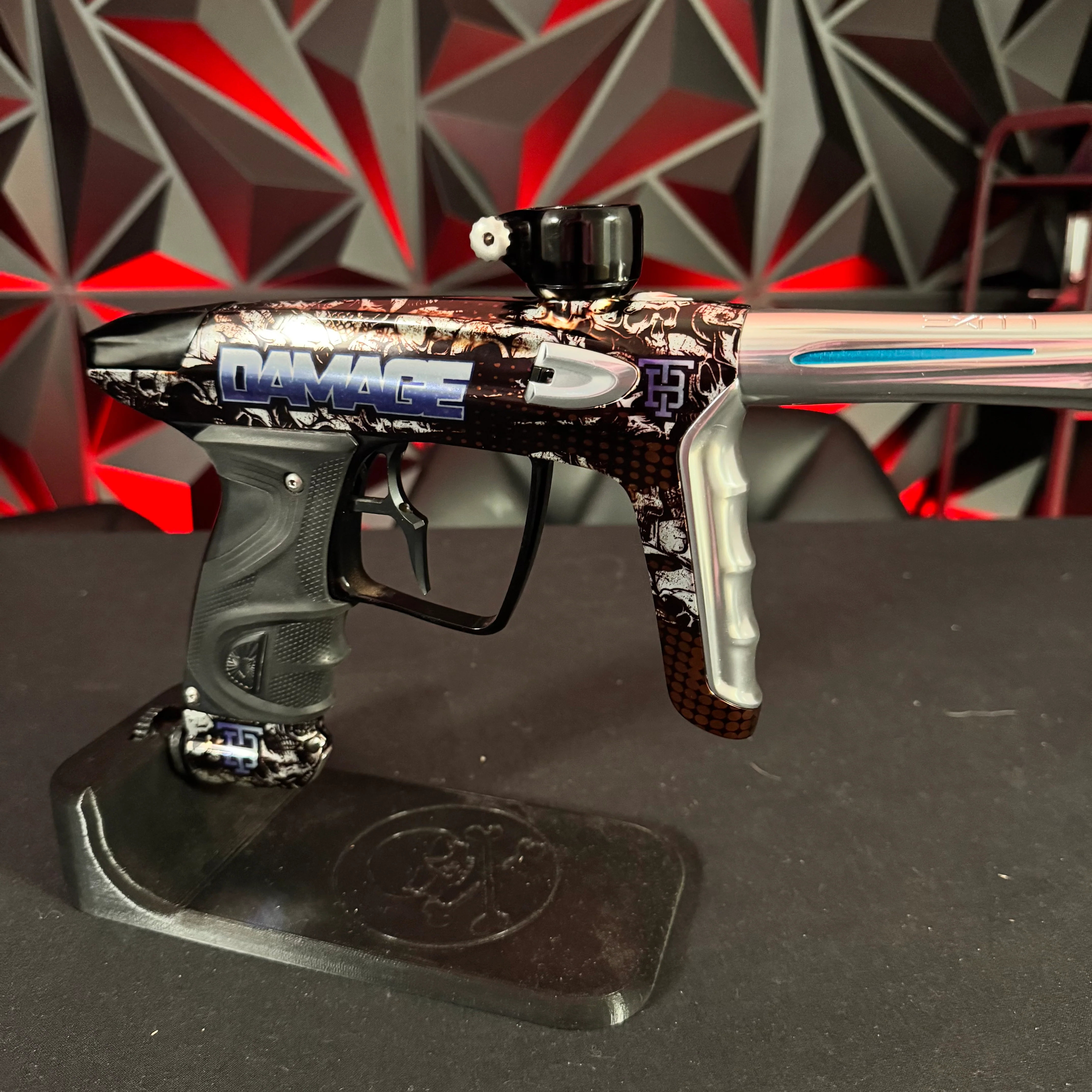 Used DLX Luxe TM40 Paintball Gun - Limited Edition Damage Skulls w/Infamous Deuce Trigger - Image 4
