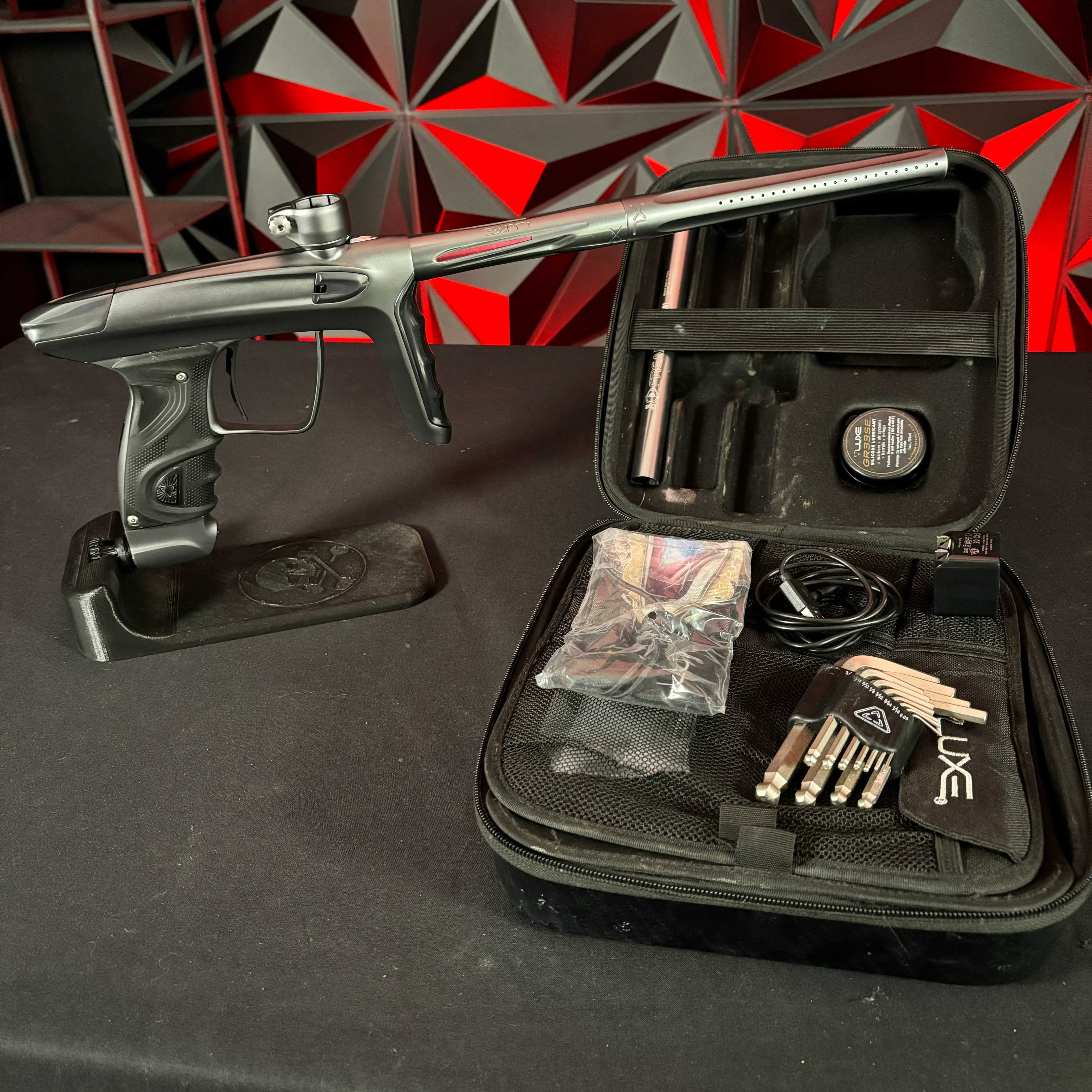 Used DLX Luxe TM40 Paintball Gun - Dust Pewter/Polished Pewter