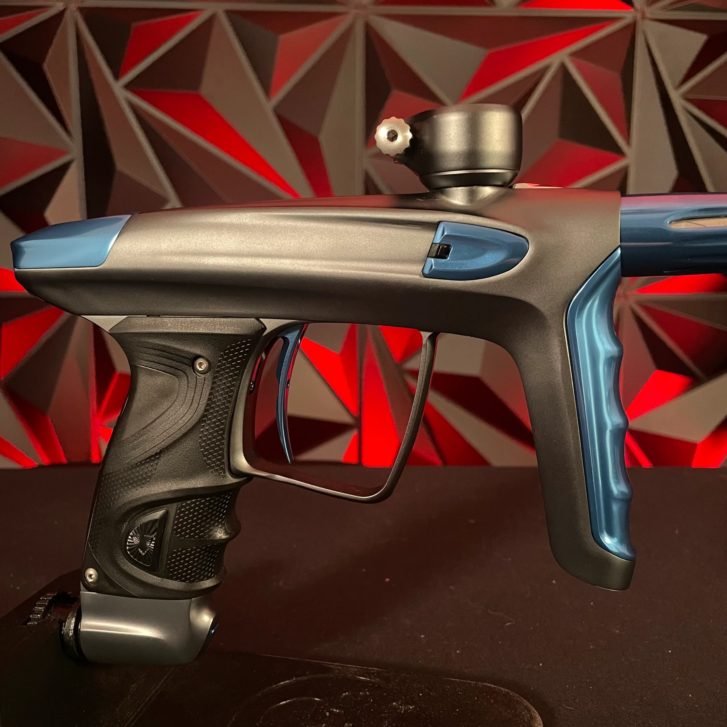 Used DLX Luxe TM40 Paintball Gun -Pewter/Blue - Image 8