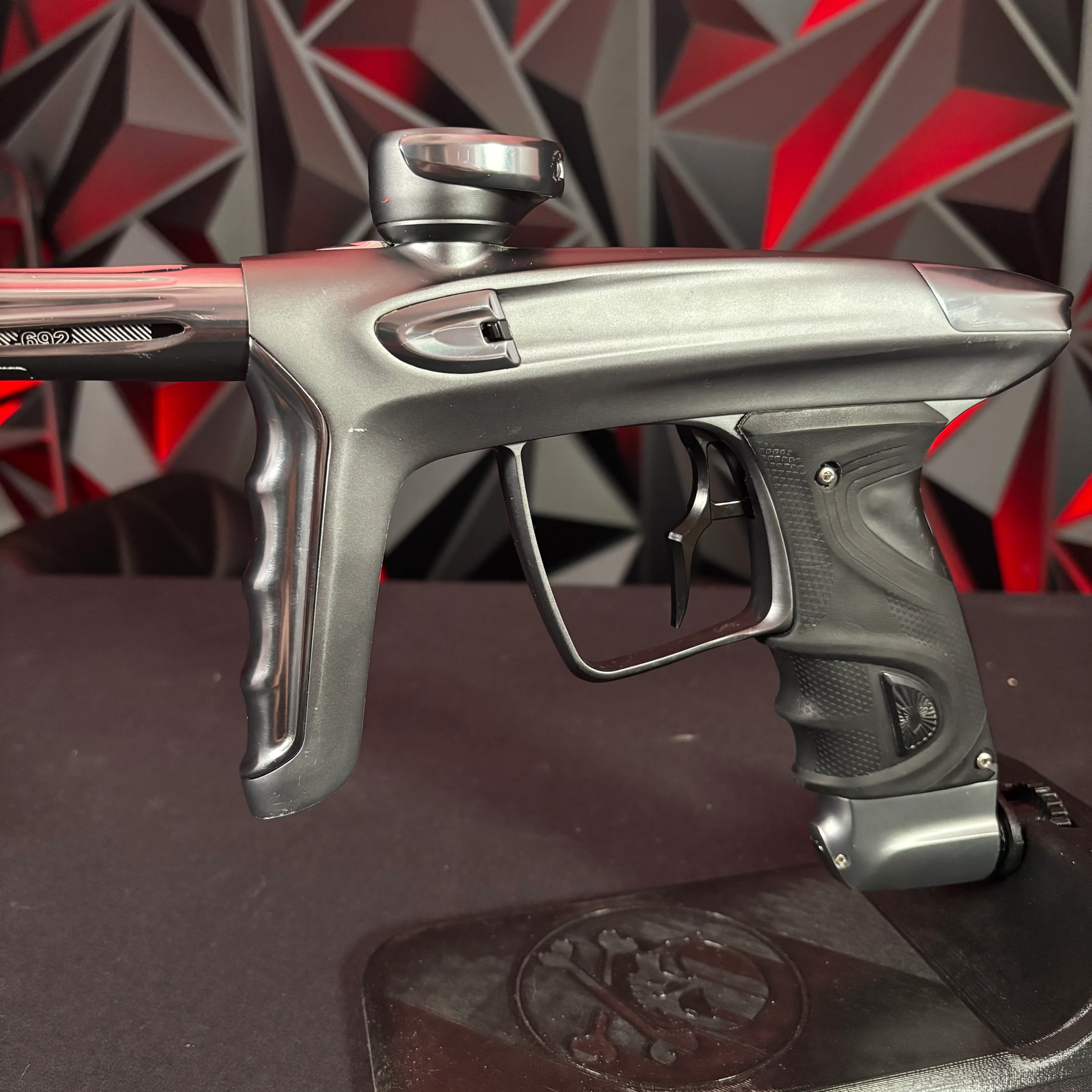 Used DLX Luxe TM40 Paintball Gun - Dust Pewter/ Polished Pewter - Image 5