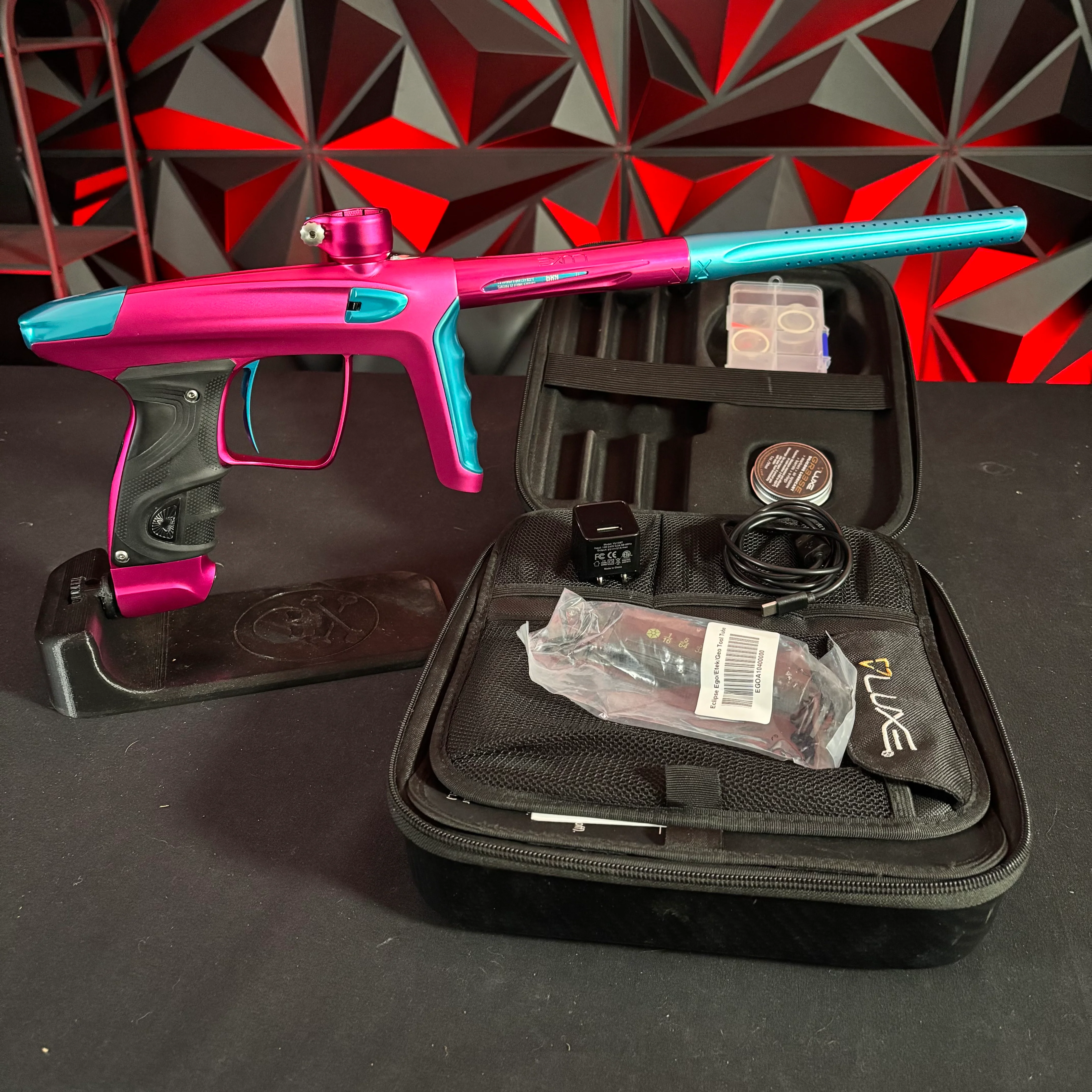 Used DLX Luxe TM40 Paintball Gun - Dust Pink/ Blue - Image 10